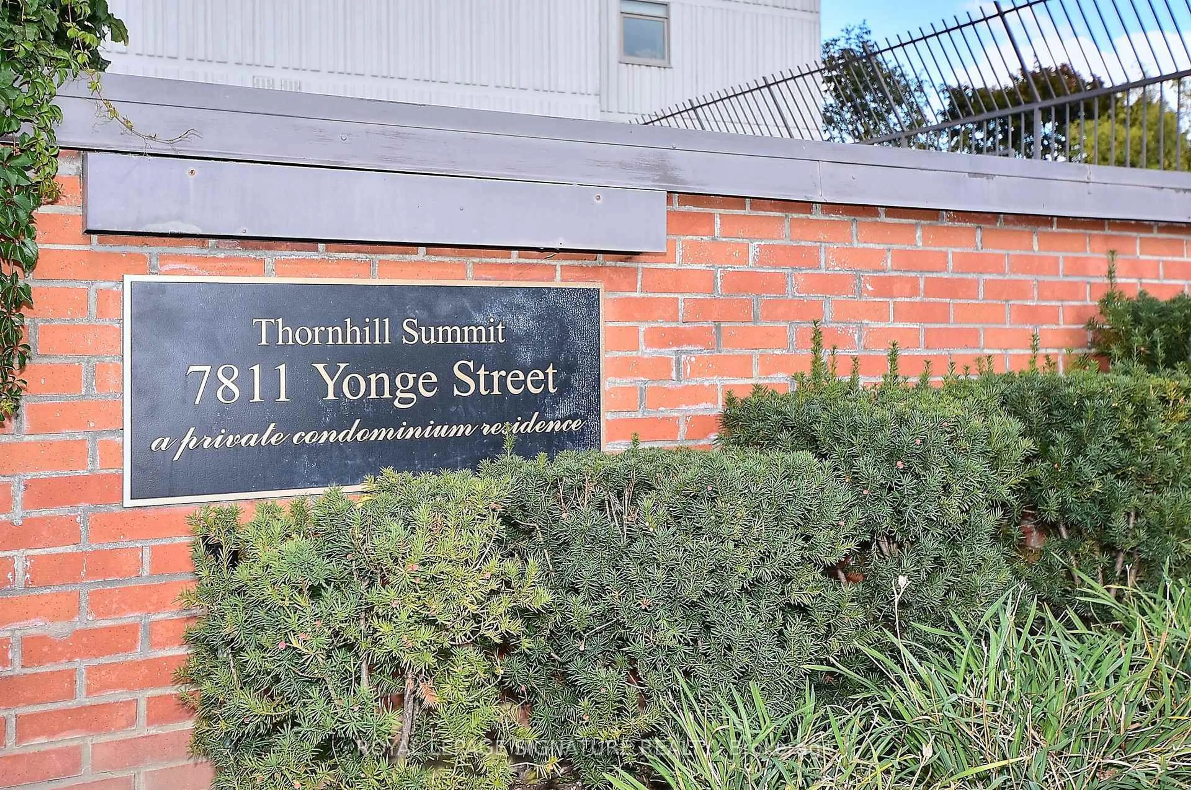 Indoor foyer for 7811 Yonge St #1208, Markham Ontario L3T 4S3