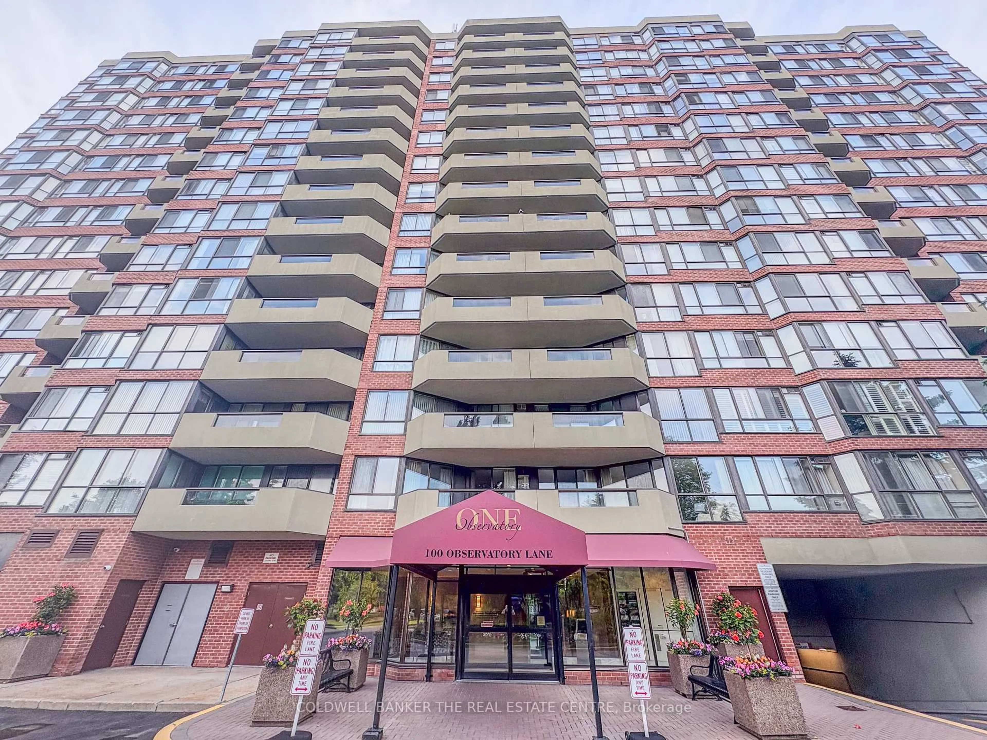 Indoor foyer for 100 Observatory Lane #307, Richmond Hill Ontario L4C 1T4