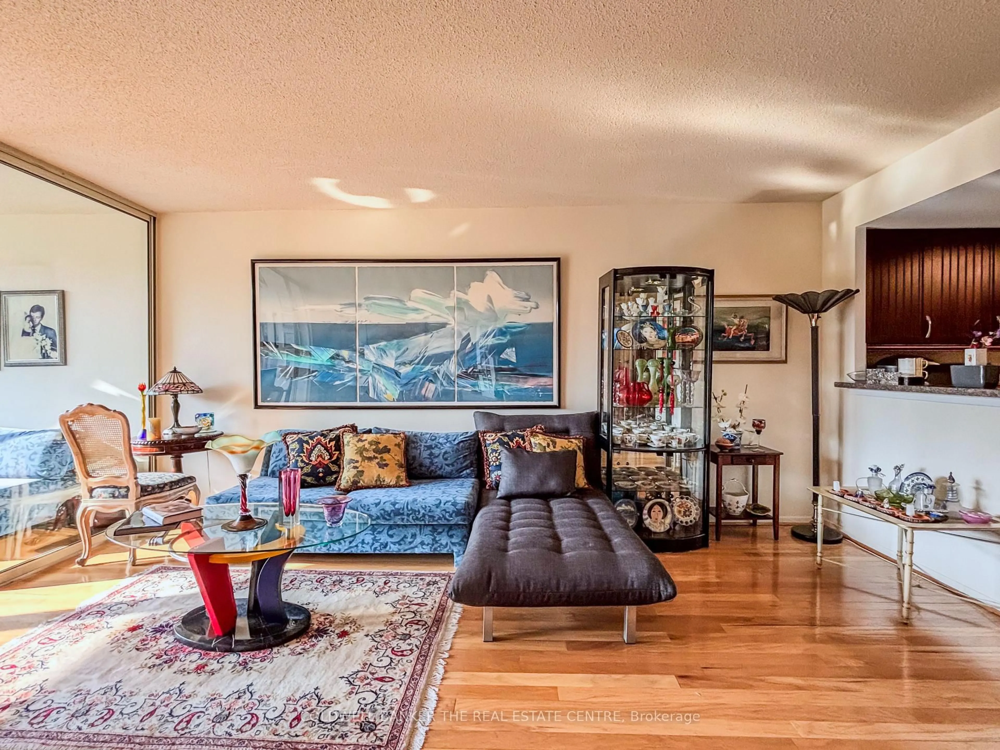 Living room with furniture, unknown for 100 Observatory Lane #307, Richmond Hill Ontario L4C 1T4