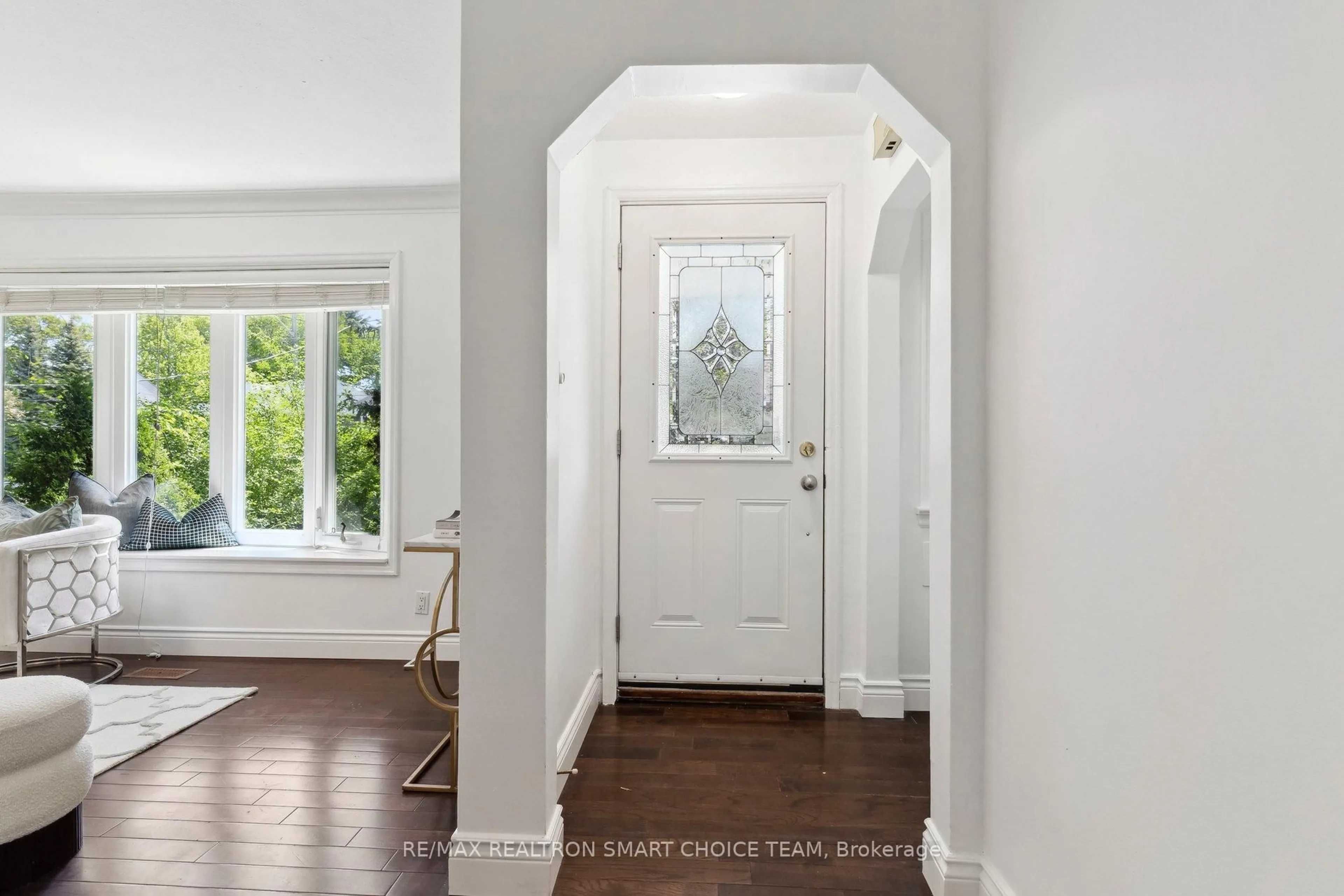 Indoor entryway for 106 Steeles Ave, Markham Ontario L3T 1A4