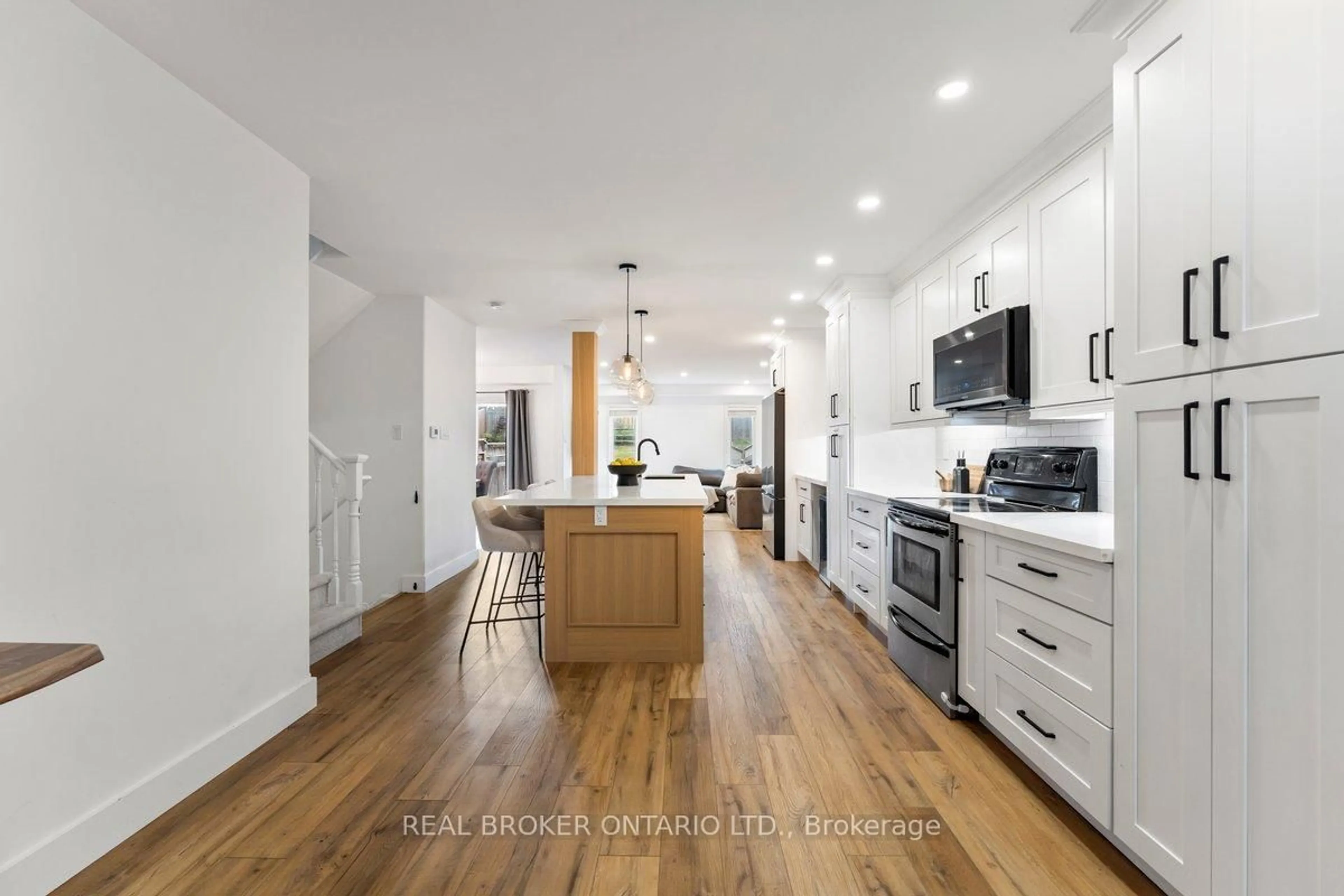 Open concept kitchen, unknown for 16 Buchanan Dr, New Tecumseth Ontario L9R 0A1