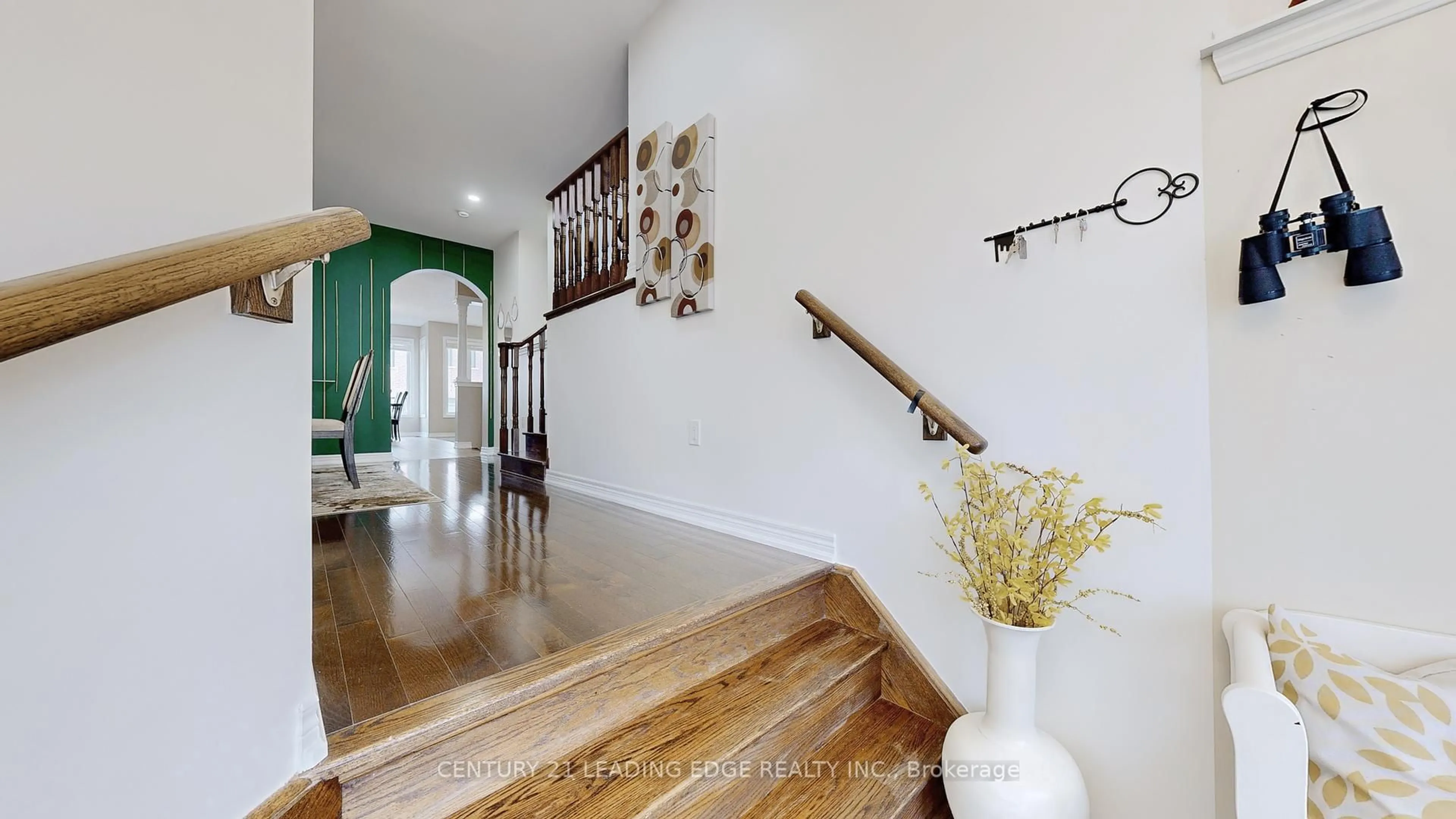 Indoor entryway for 6 Kellington Tr, Whitchurch-Stouffville Ontario L4A 7X3