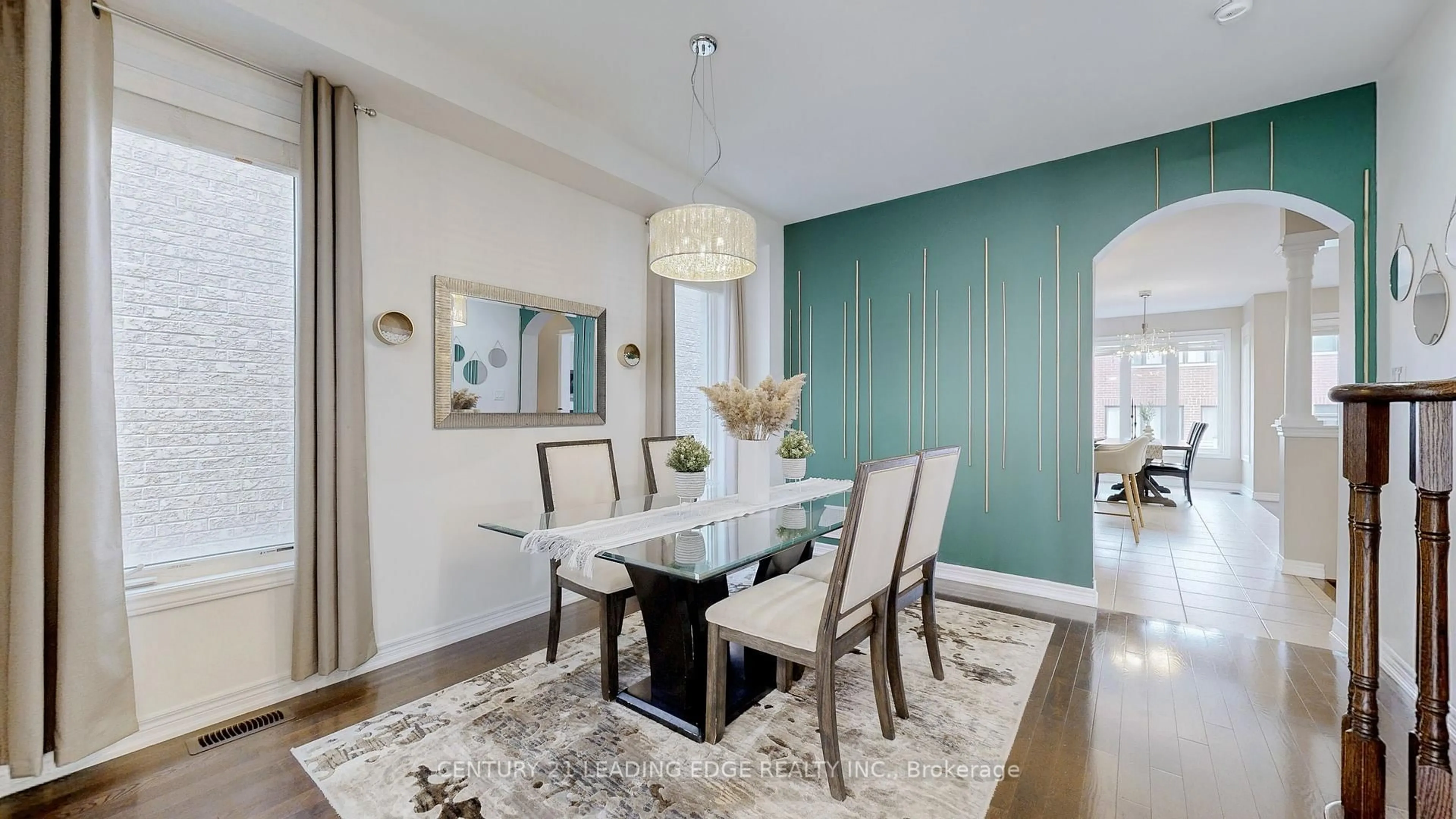 Dining room, wood/laminate floor for 6 Kellington Tr, Whitchurch-Stouffville Ontario L4A 7X3