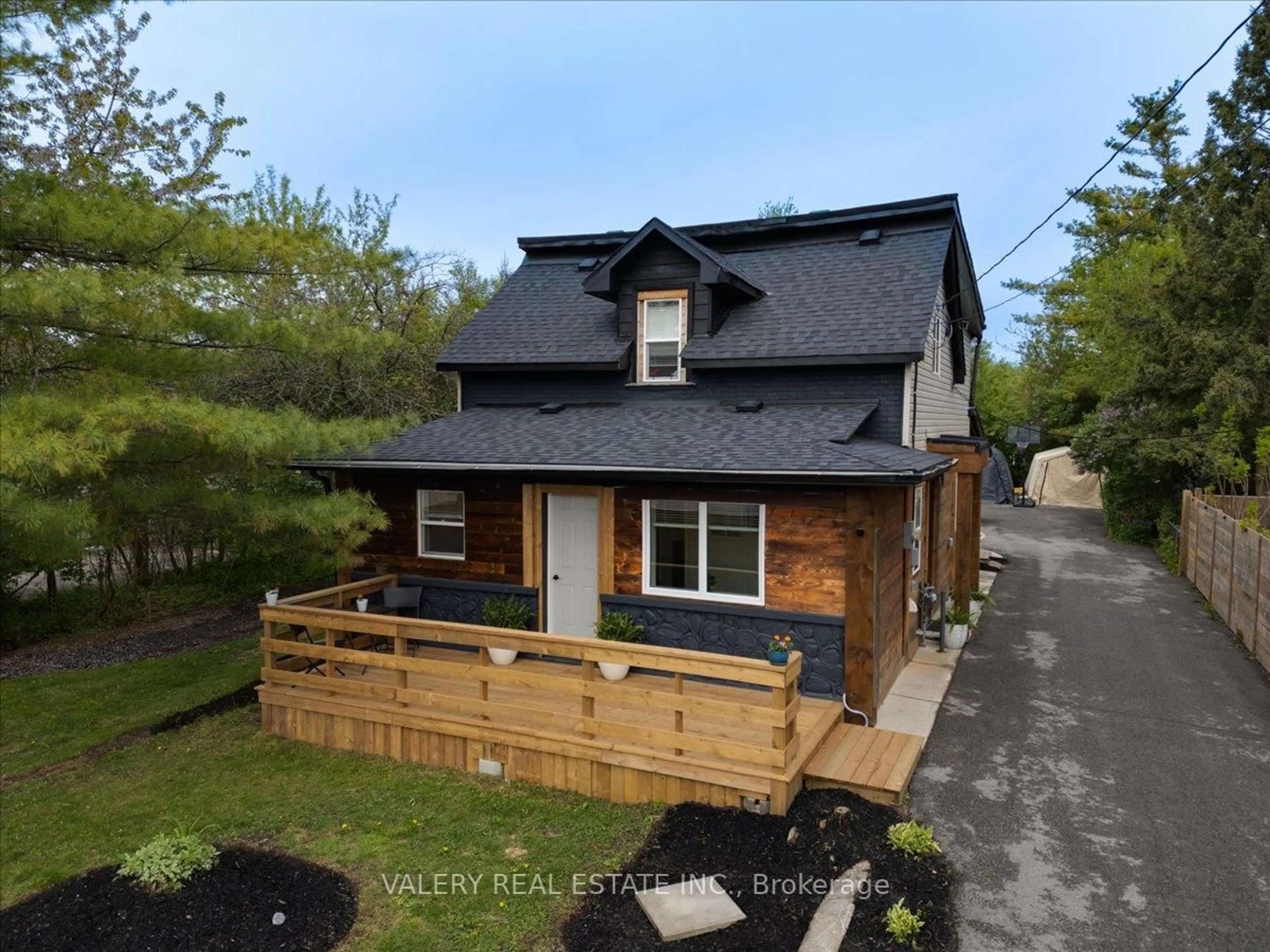 Unknown for 1020 Ewart St, Innisfil Ontario L0L 1C0