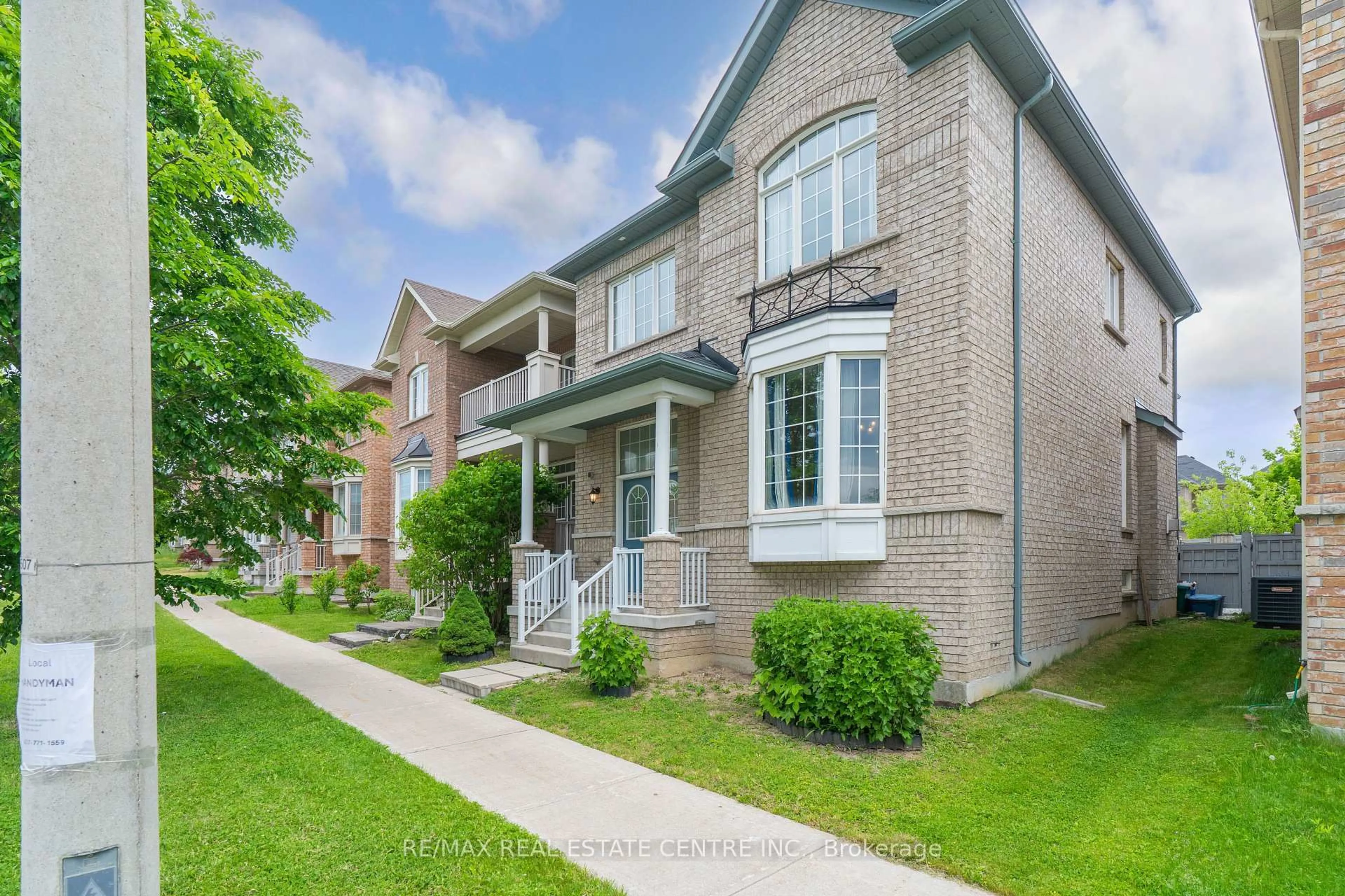 Home with brick exterior material, street for 22 Jocada Crt, Richmond Hill Ontario L4E 0Z5
