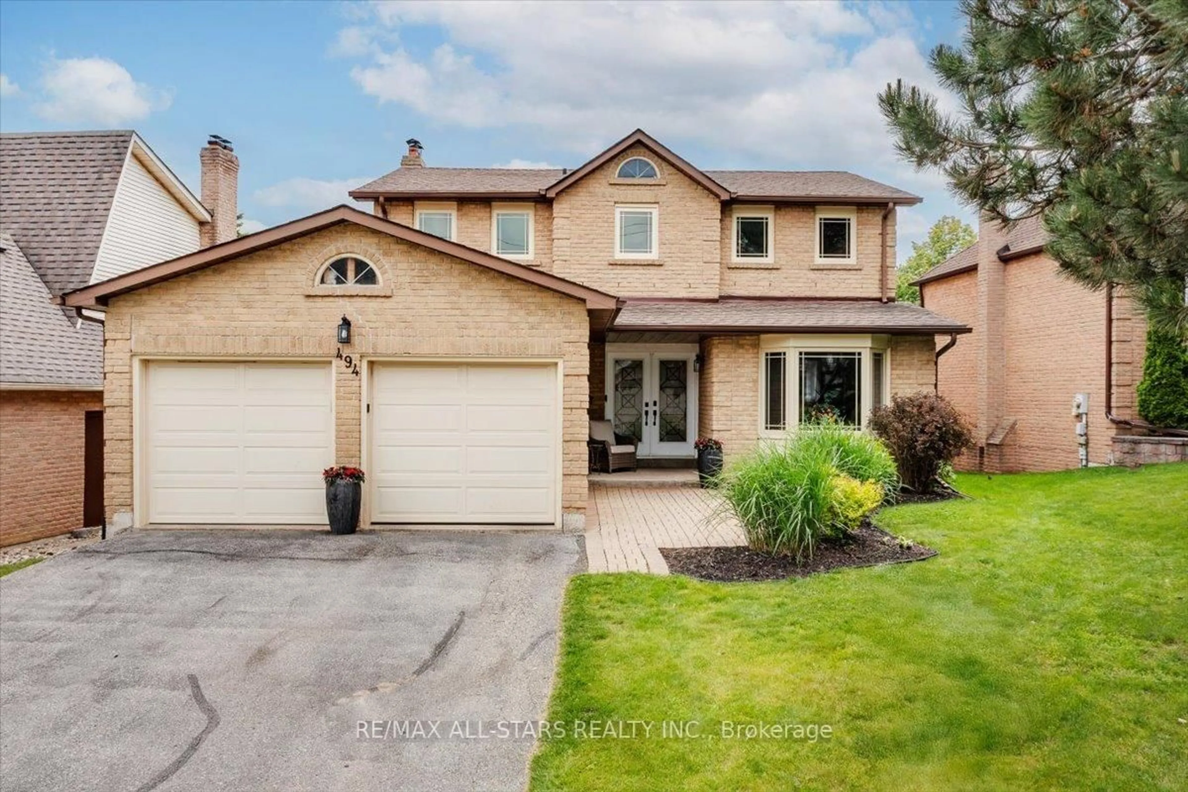 Home with brick exterior material, street for 494 London Rd, Newmarket Ontario L3Y 6H2