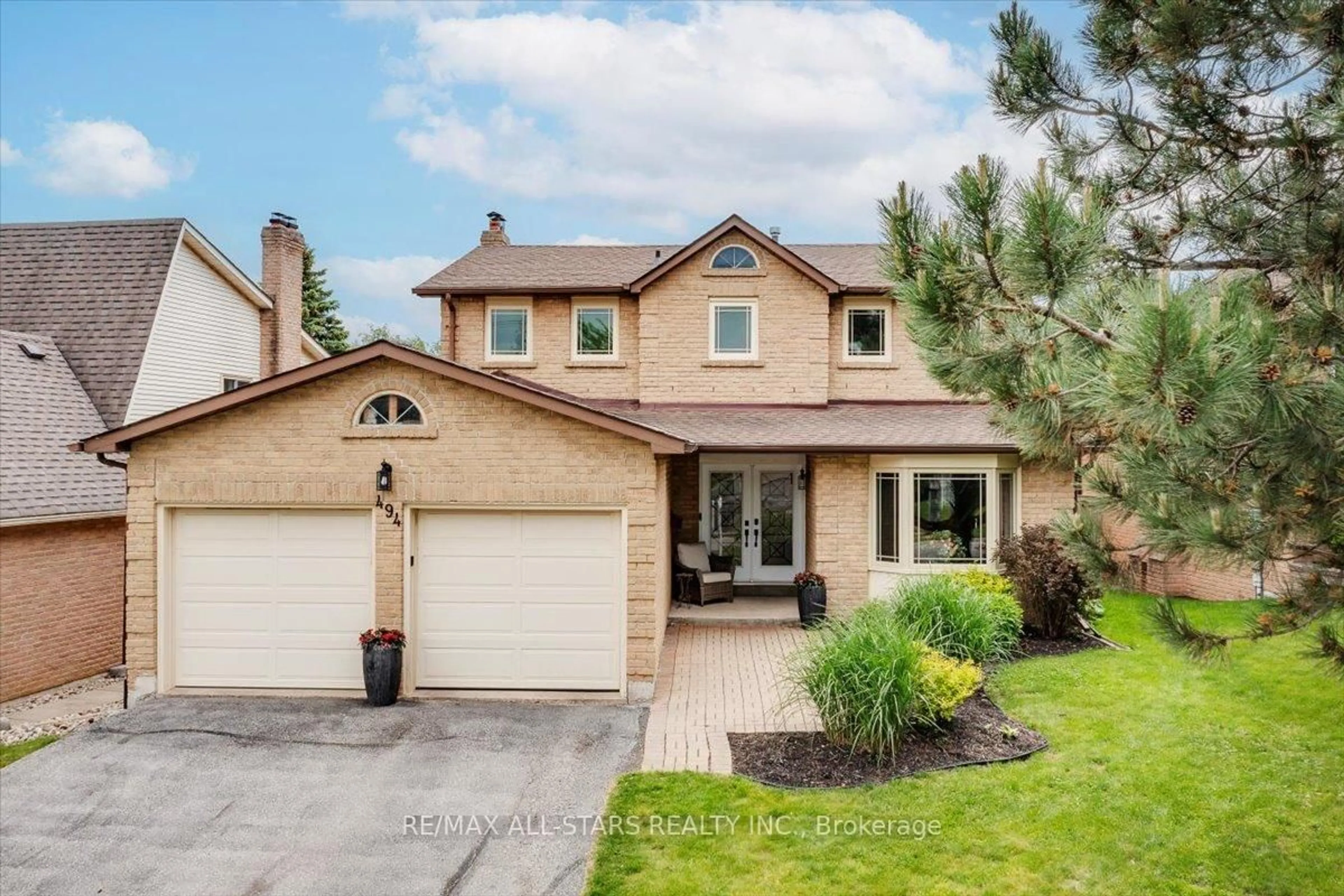Home with brick exterior material, street for 494 London Rd, Newmarket Ontario L3Y 6H2
