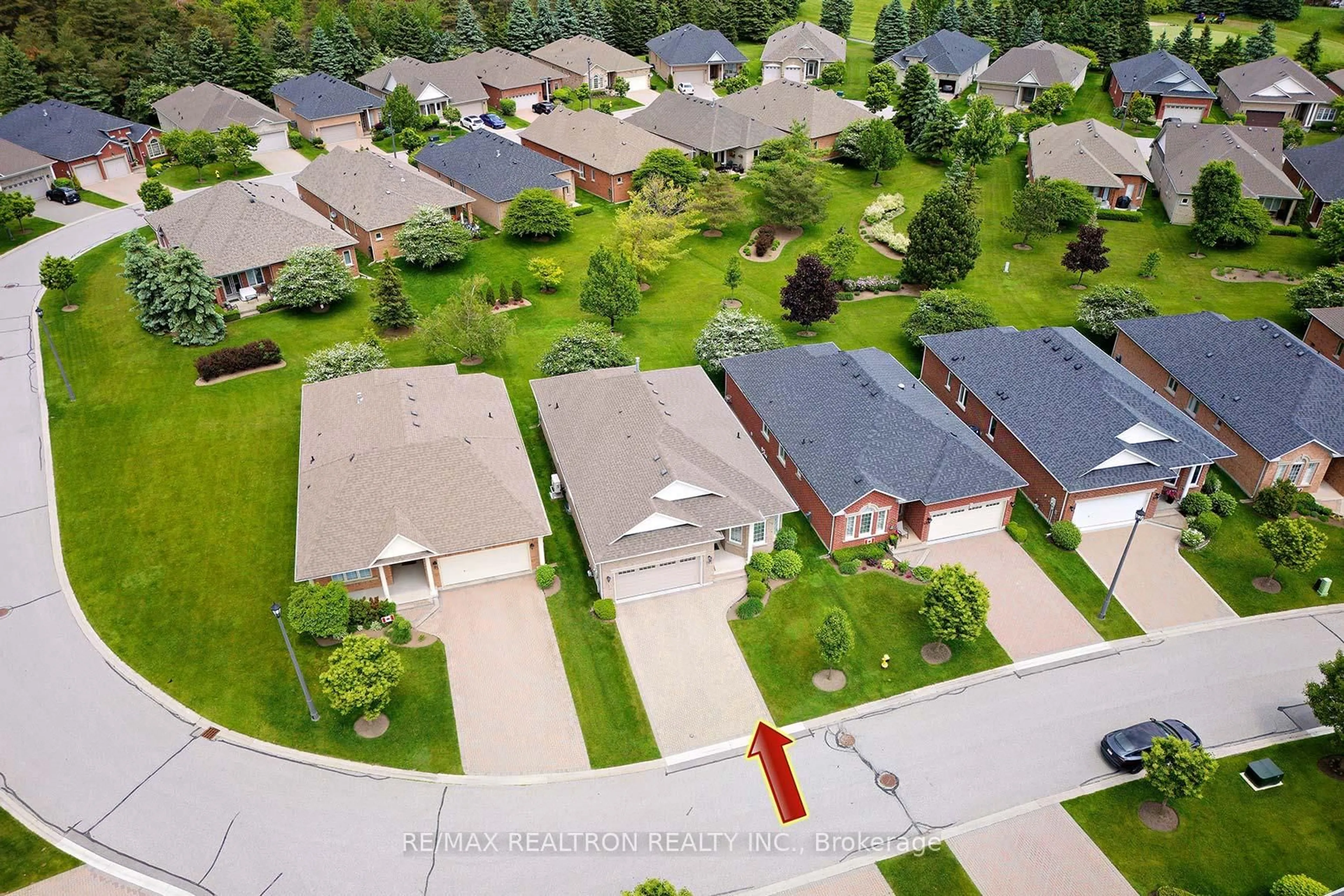 A pic from outside/outdoor area/front of a property/back of a property/a pic from drone, street for 101 Long Stan, Whitchurch-Stouffville Ontario L4A 1P6