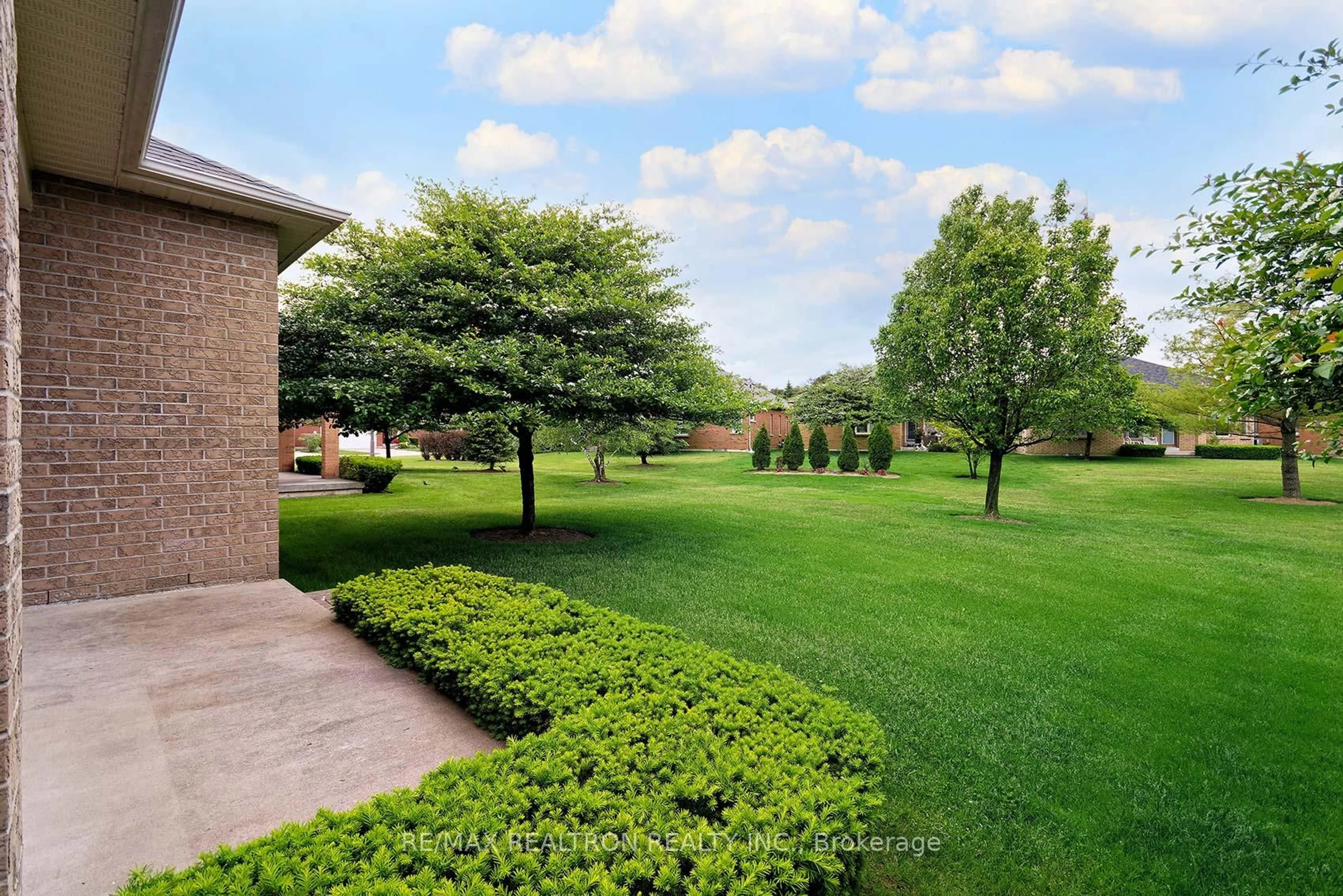 Patio, water/lake/river/ocean view for 101 Long Stan, Whitchurch-Stouffville Ontario L4A 1P6