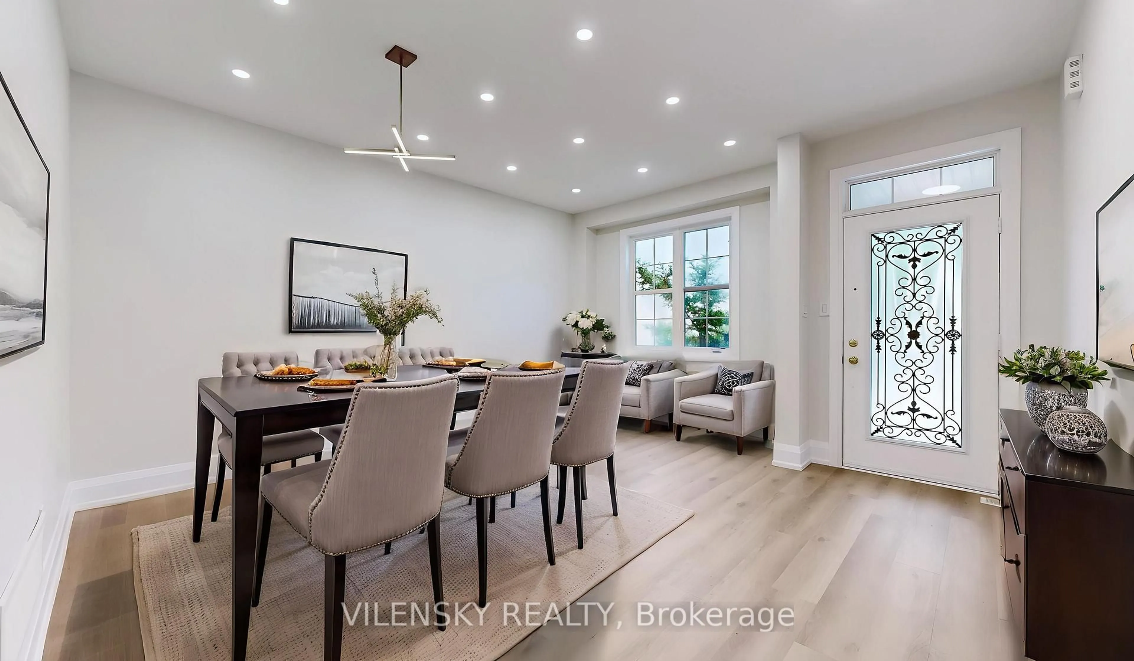 Dining room, wood/laminate floor for 255 Queen Filomena Ave, Vaughan Ontario L6A 0H9