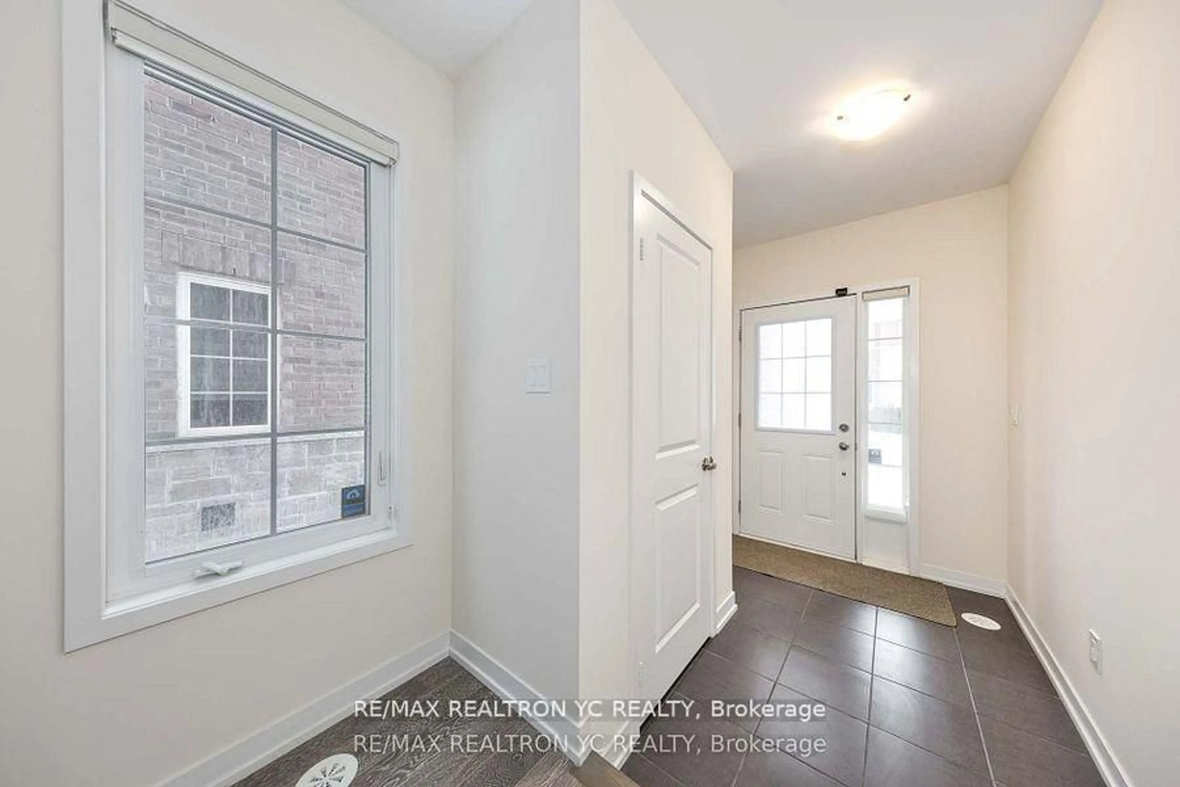 Indoor entryway for 37 Torah Gate, Vaughan Ontario L6A 4Y4