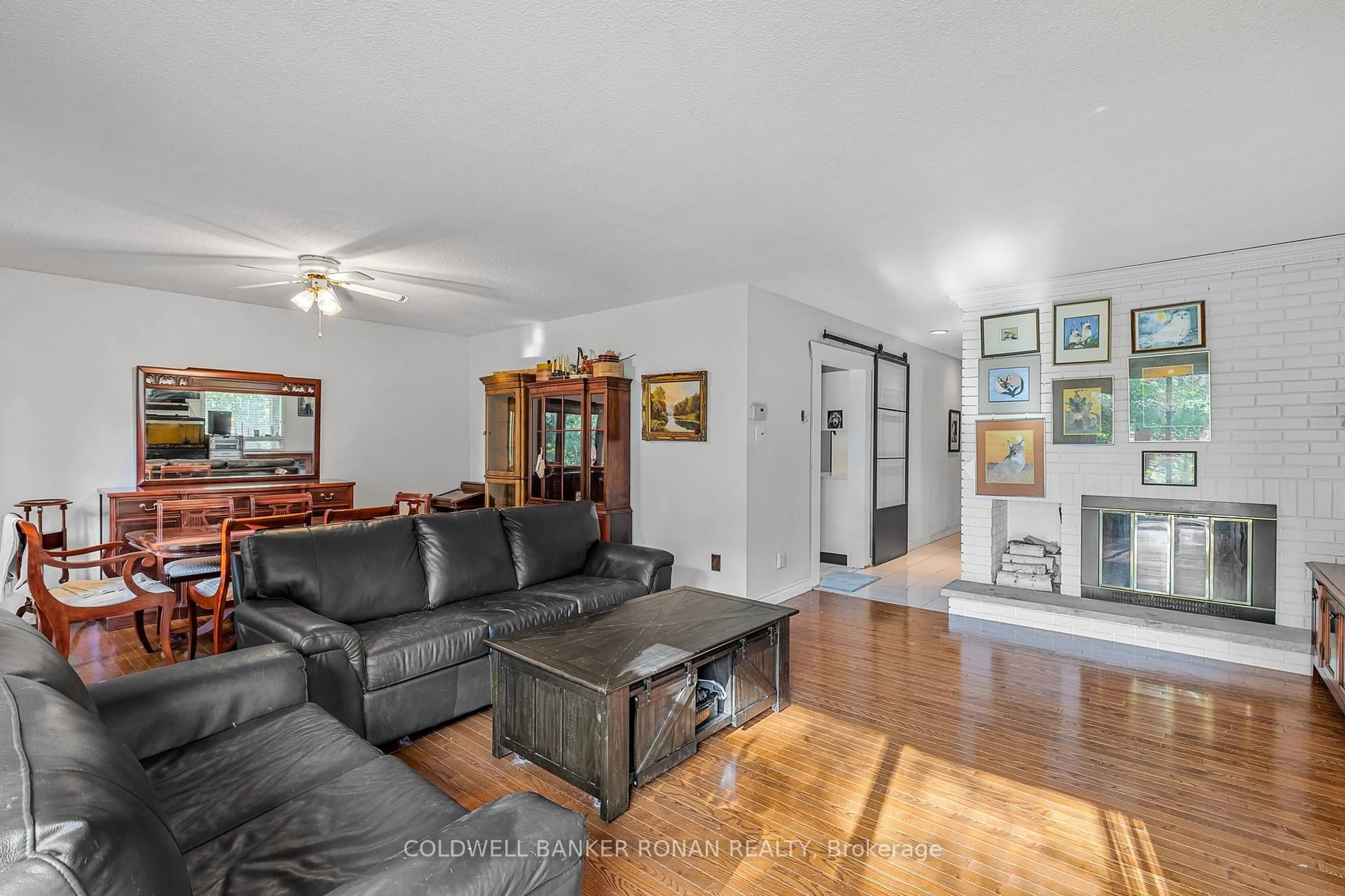 Living room with furniture, unknown for 7020 6th Line, New Tecumseth Ontario L0G 1W0