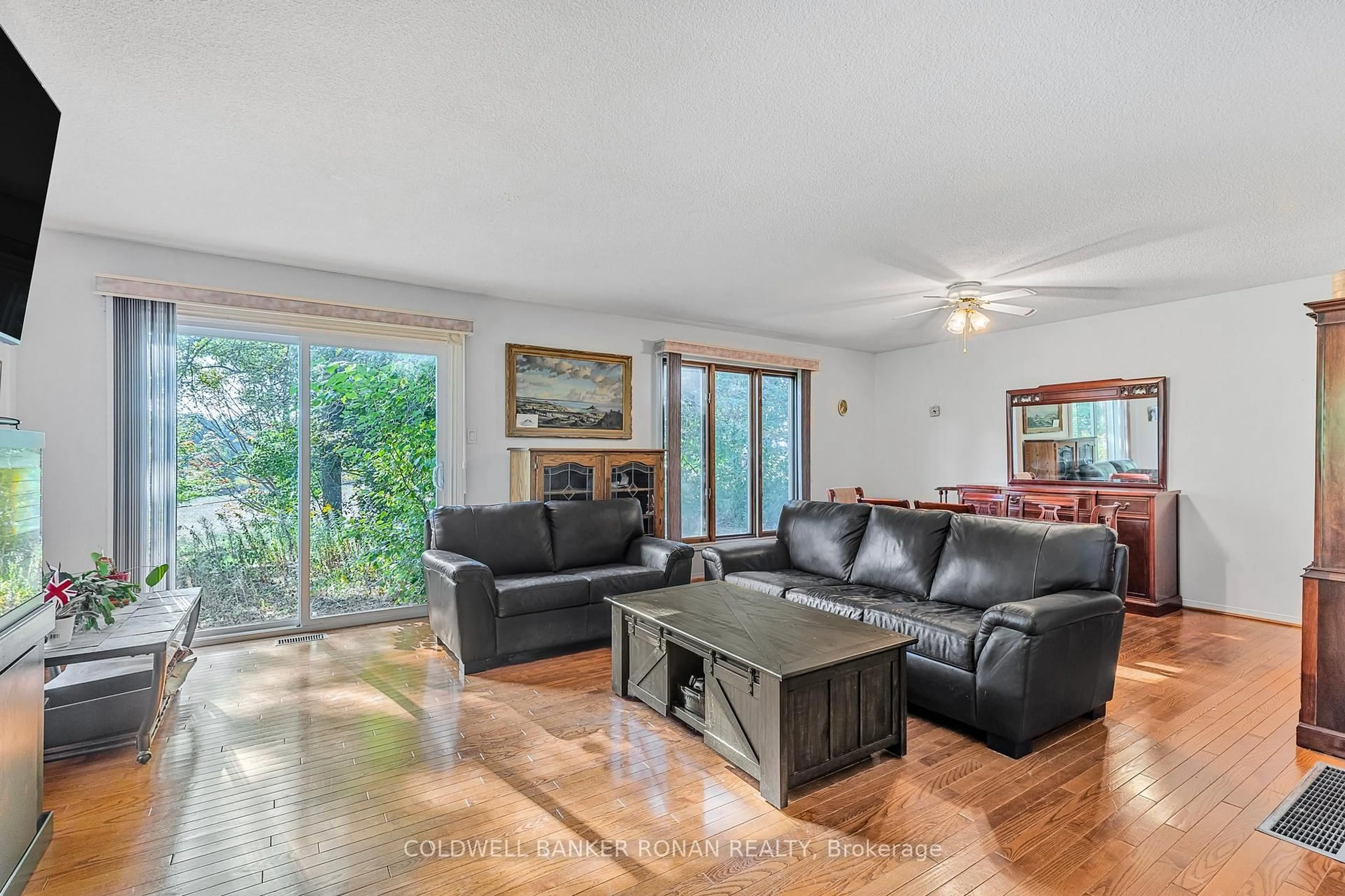 Living room with furniture, unknown for 7020 6th Line, New Tecumseth Ontario L0G 1W0