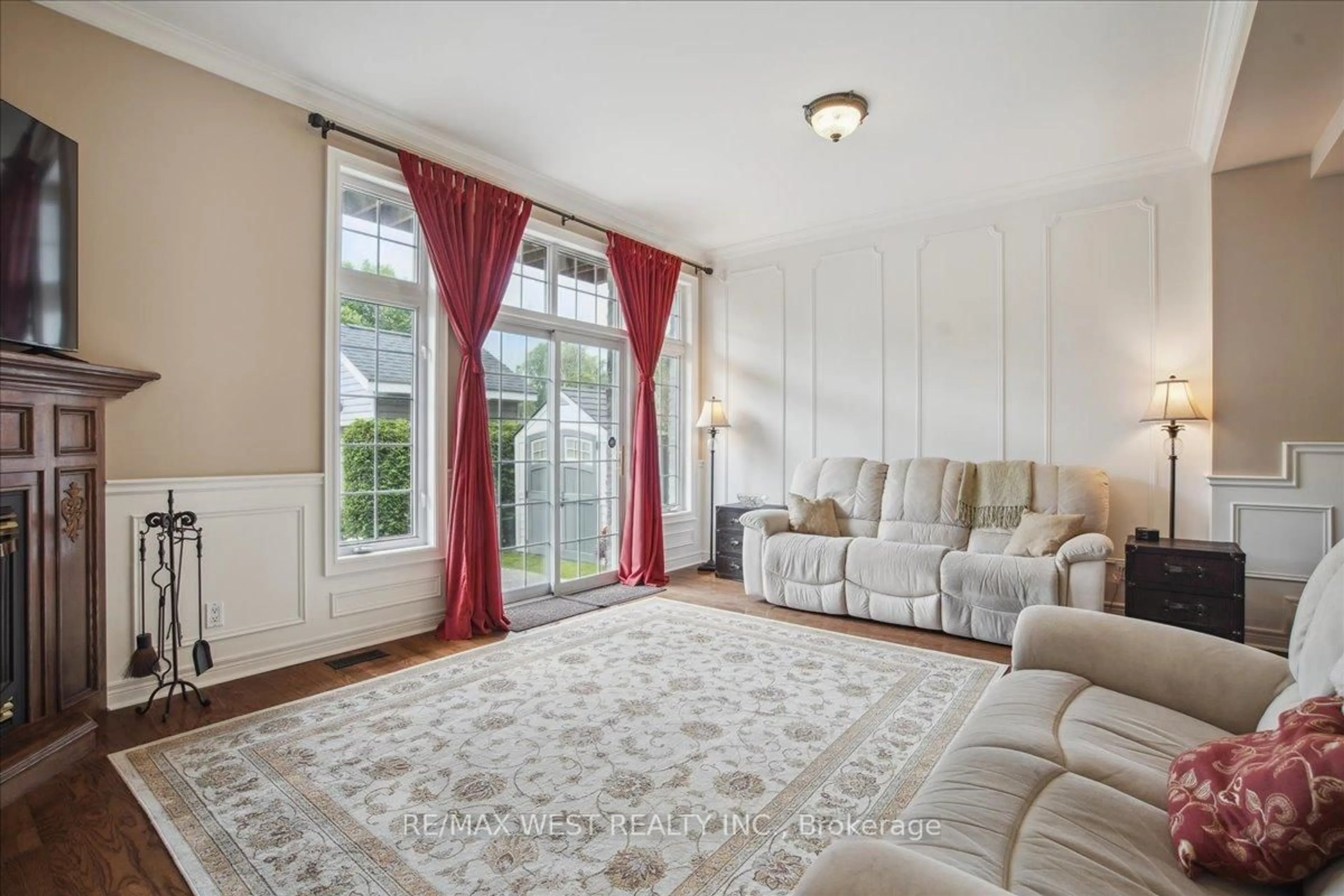 Living room with furniture, unknown for 2B Robert St, Georgina Ontario L4P 1K7