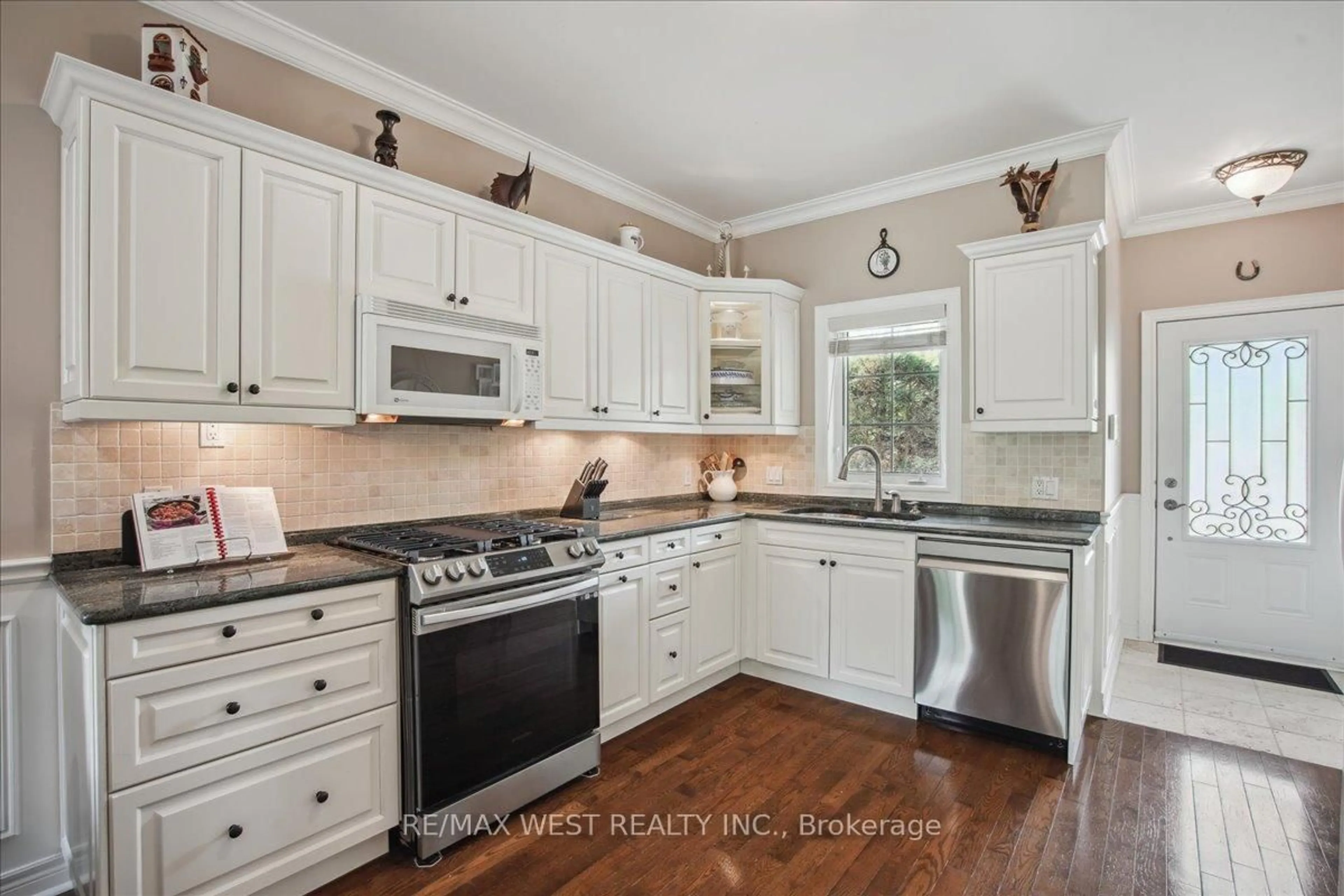 Open concept kitchen, unknown for 2B Robert St, Georgina Ontario L4P 1K7