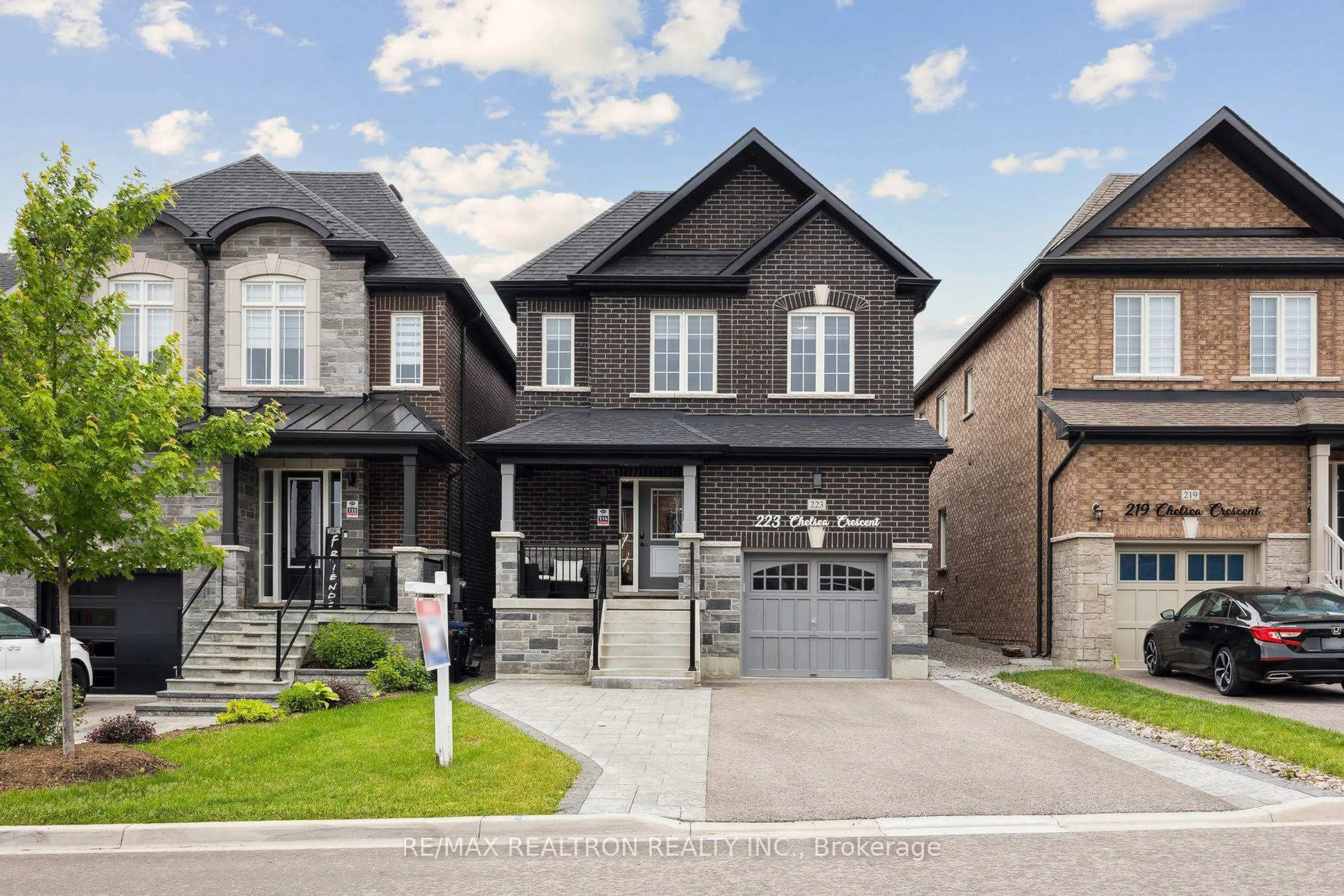 Home with brick exterior material, street for 223 Chelsea Cres, Bradford West Gwillimbury Ontario L3Z 4G7