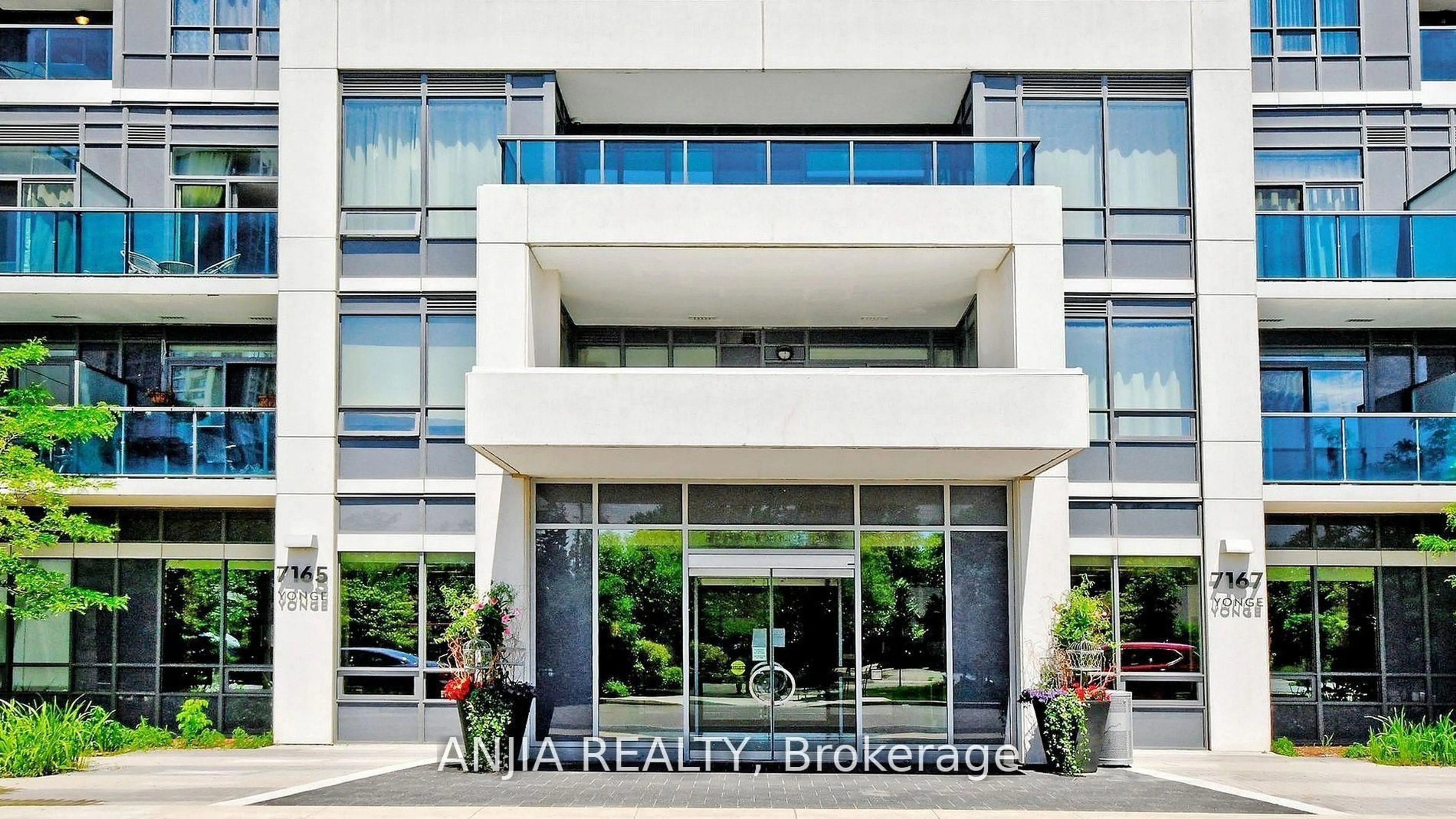 Indoor foyer for 7165 Yonge St #2012, Markham Ontario L3T 0C9