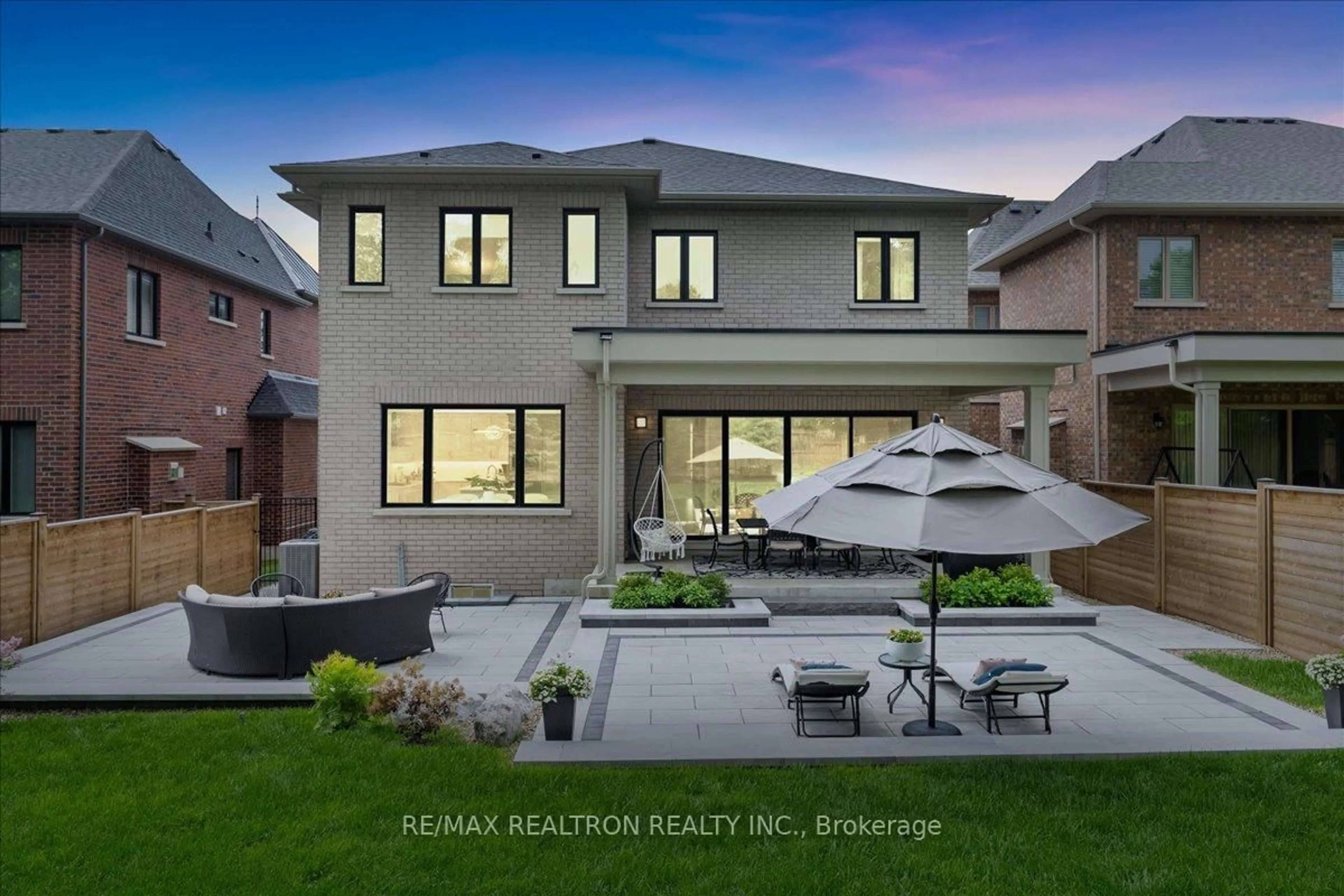Unknown for 92 Klees Cres, Aurora Ontario L4G 3W8
