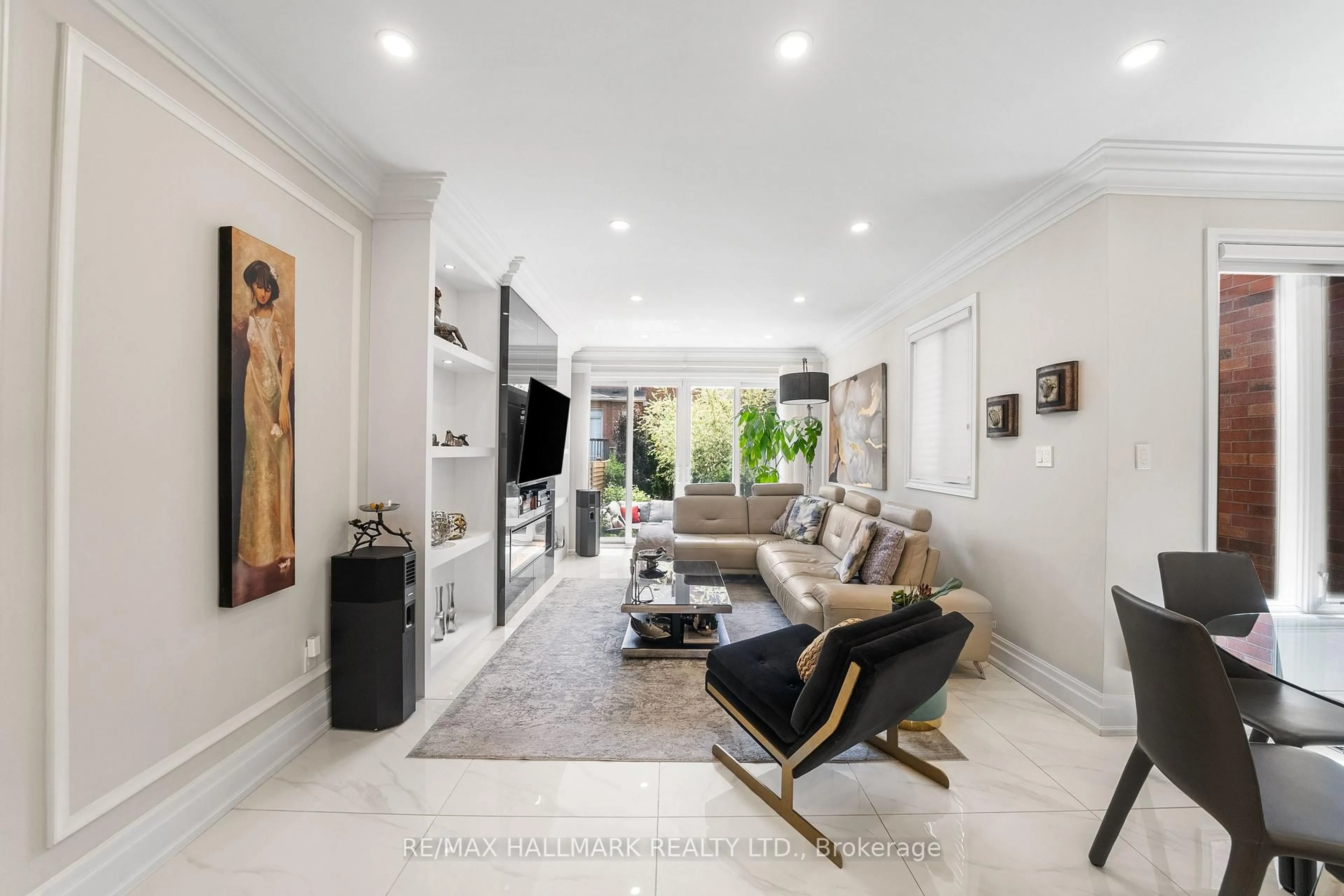 Living room with furniture, ceramic/tile floor for 37 Copperstone Cres, Richmond Hill Ontario L4S 2C5
