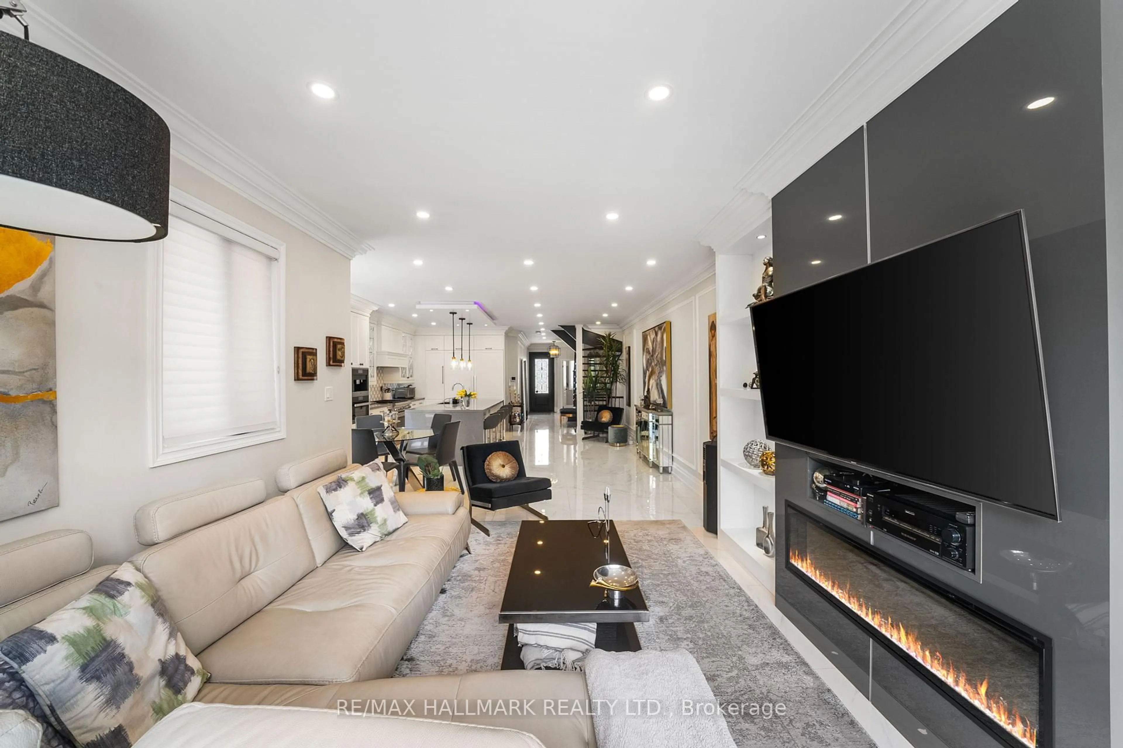 Living room with furniture, unknown for 37 Copperstone Cres, Richmond Hill Ontario L4S 2C5