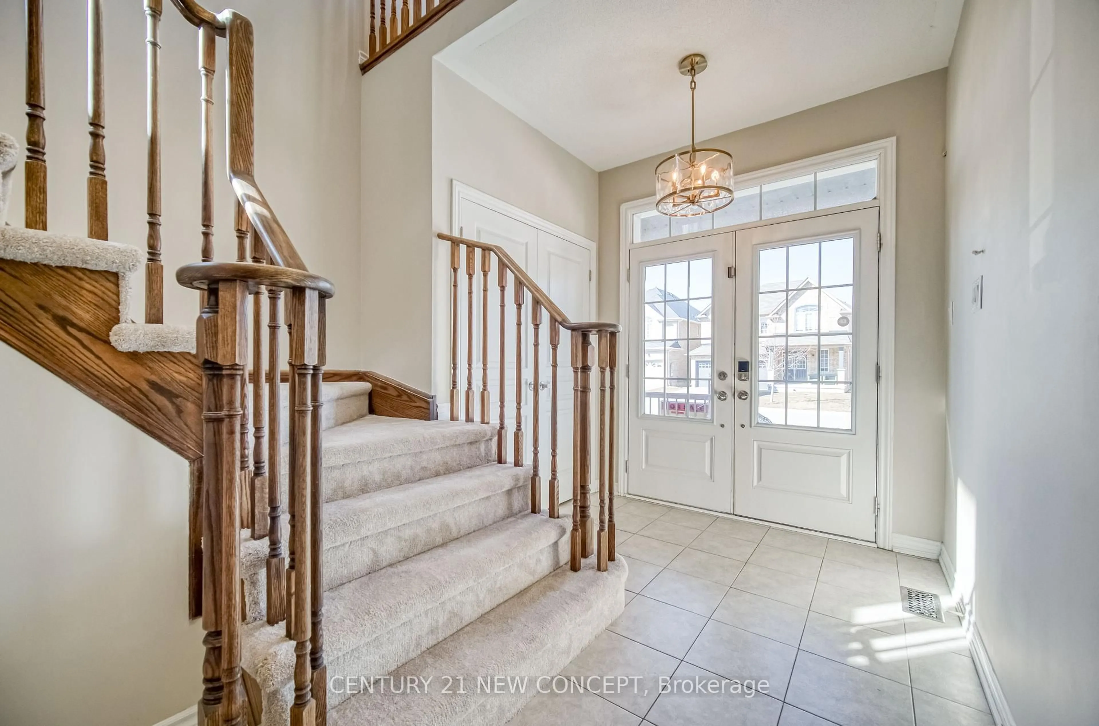 Indoor entryway for 53 Lampkin St, Georgina Ontario L0E 1R0