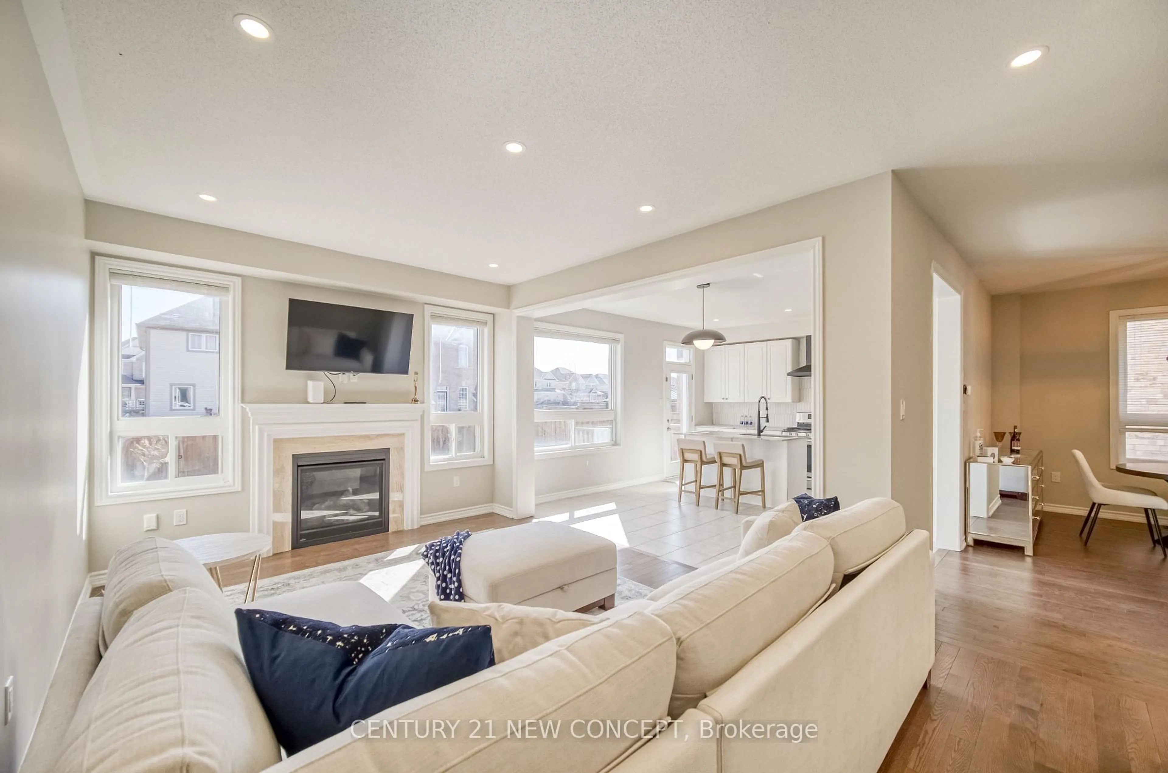 Living room with furniture, unknown for 53 Lampkin St, Georgina Ontario L0E 1R0
