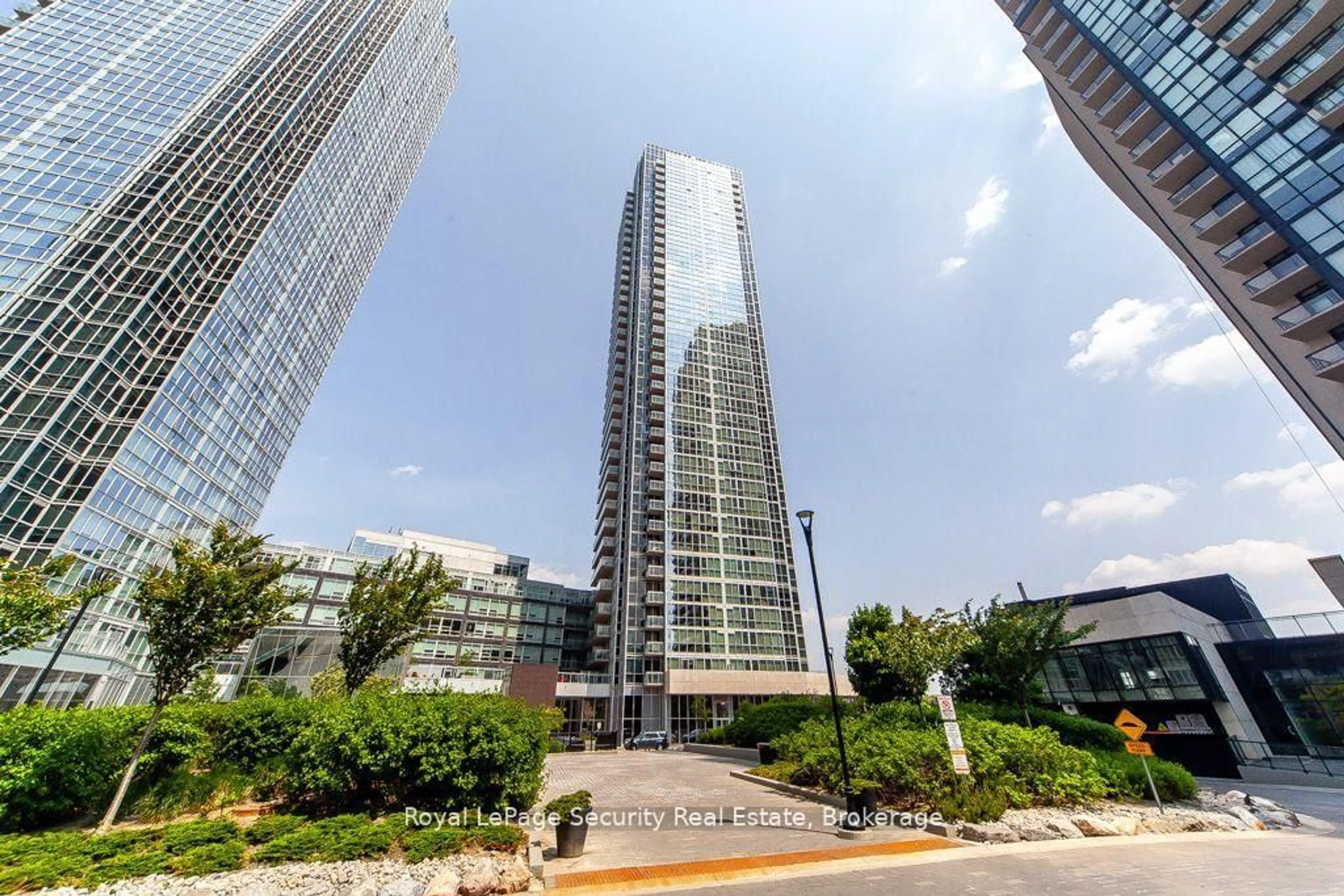 Indoor foyer for 2908 Highway 7 Rd #606, Vaughan Ontario L4K 0K5