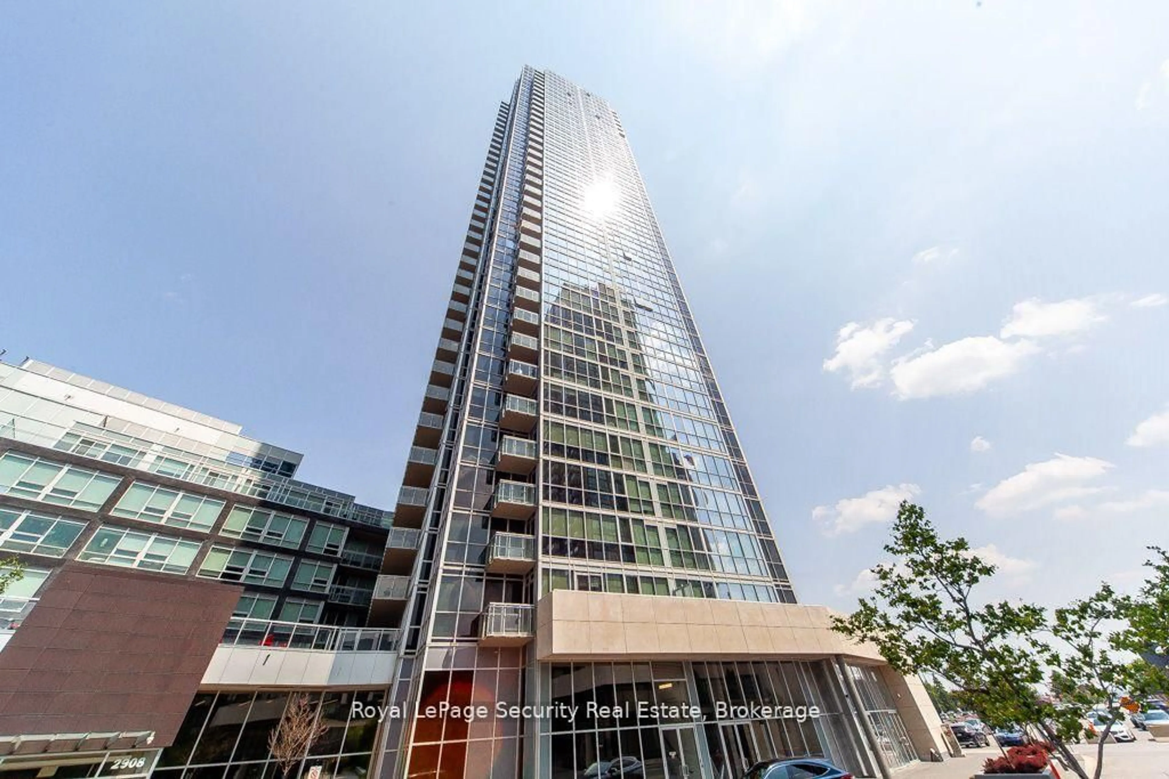Indoor foyer for 2908 Highway 7 Rd #606, Vaughan Ontario L4K 0K5