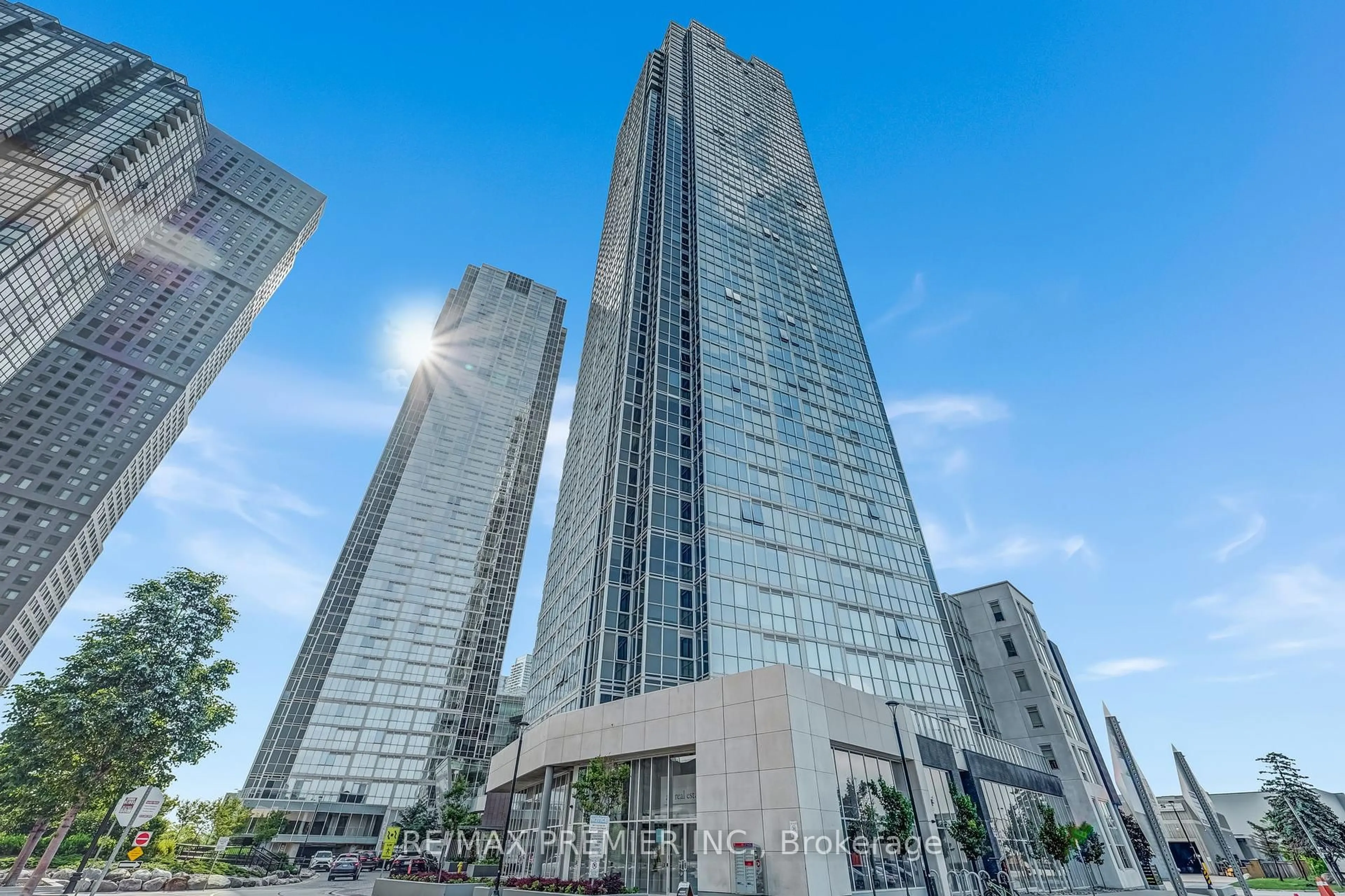 Indoor foyer for 2916 Highway 7 #1105, Vaughan Ontario L4K 0K6