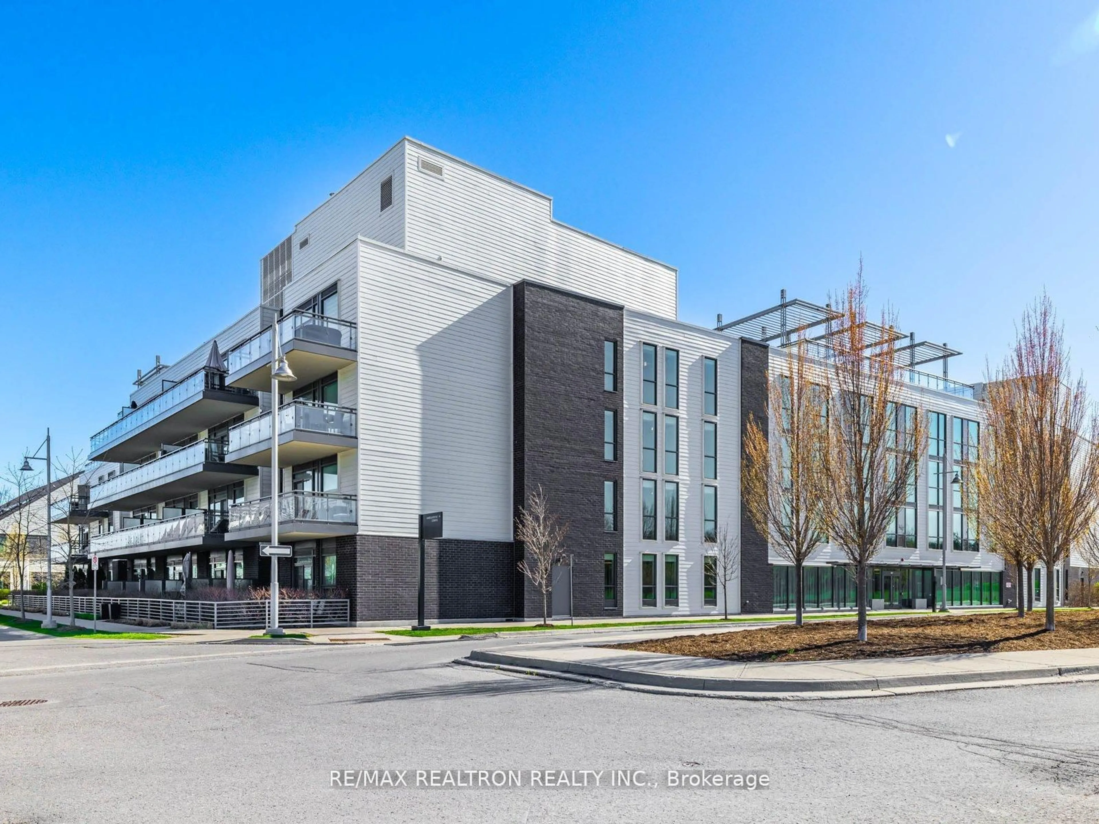 Patio, building for 301 Sea Ray Ave #C312, Innisfil Ontario L9S 0L8
