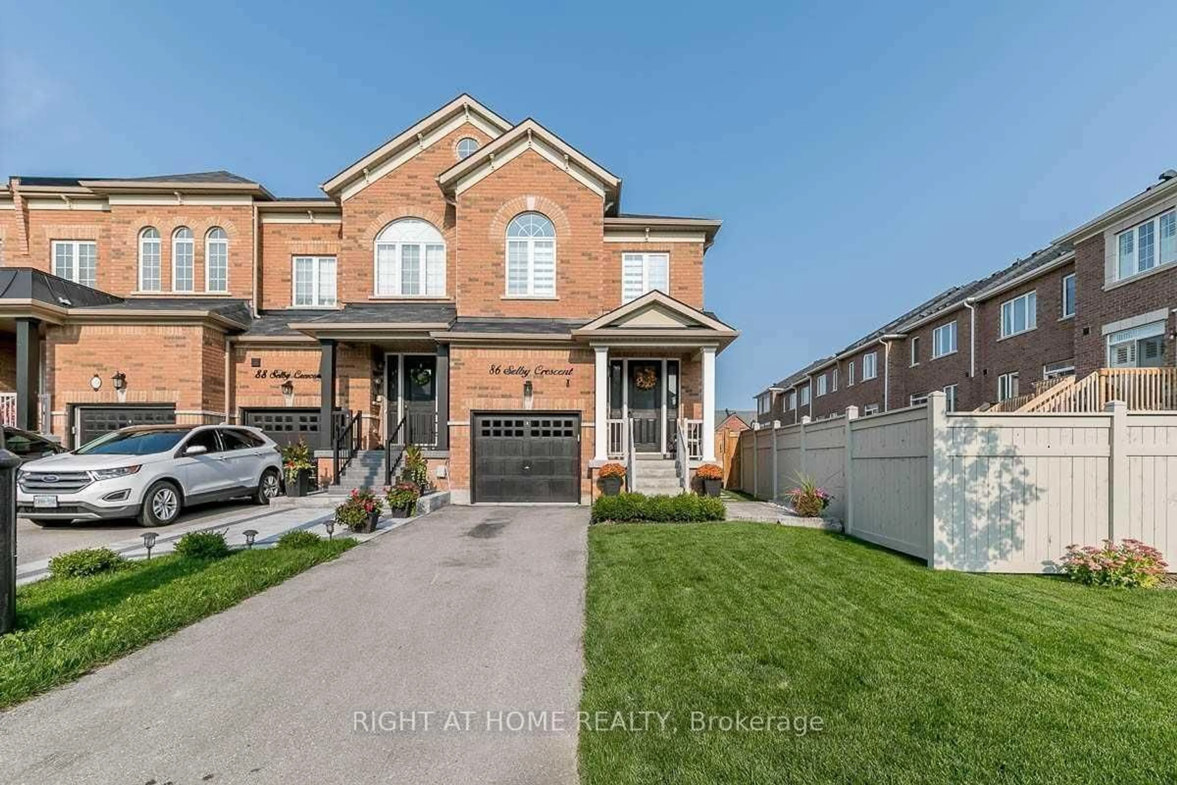 Home with brick exterior material, street for 86 Selby Cres, Bradford West Gwillimbury Ontario L3Z 0V3