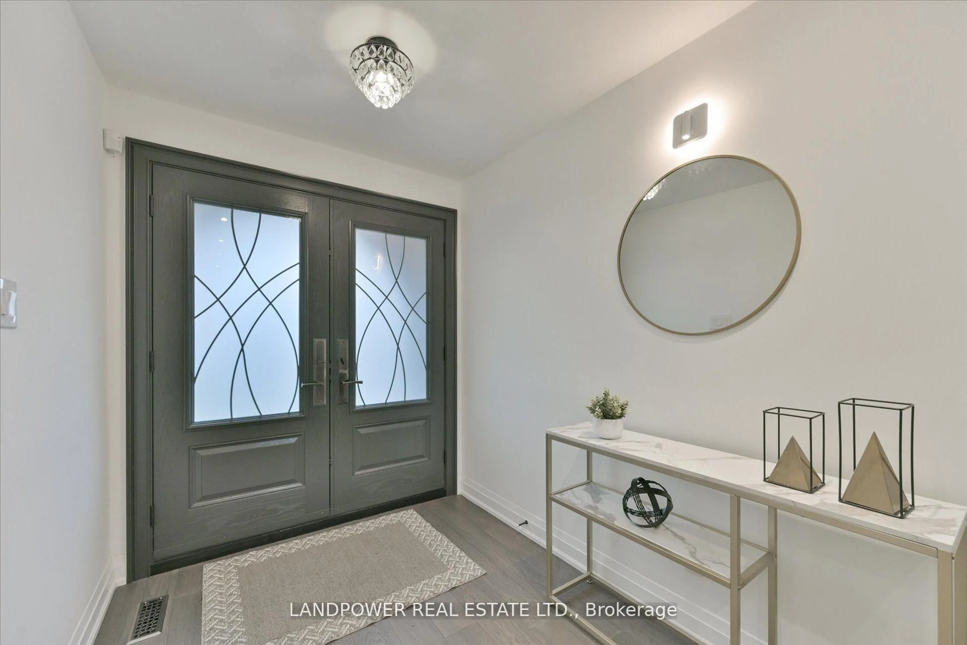 Indoor entryway for 14 Carlton Rd, Markham Ontario L3R 1Z2