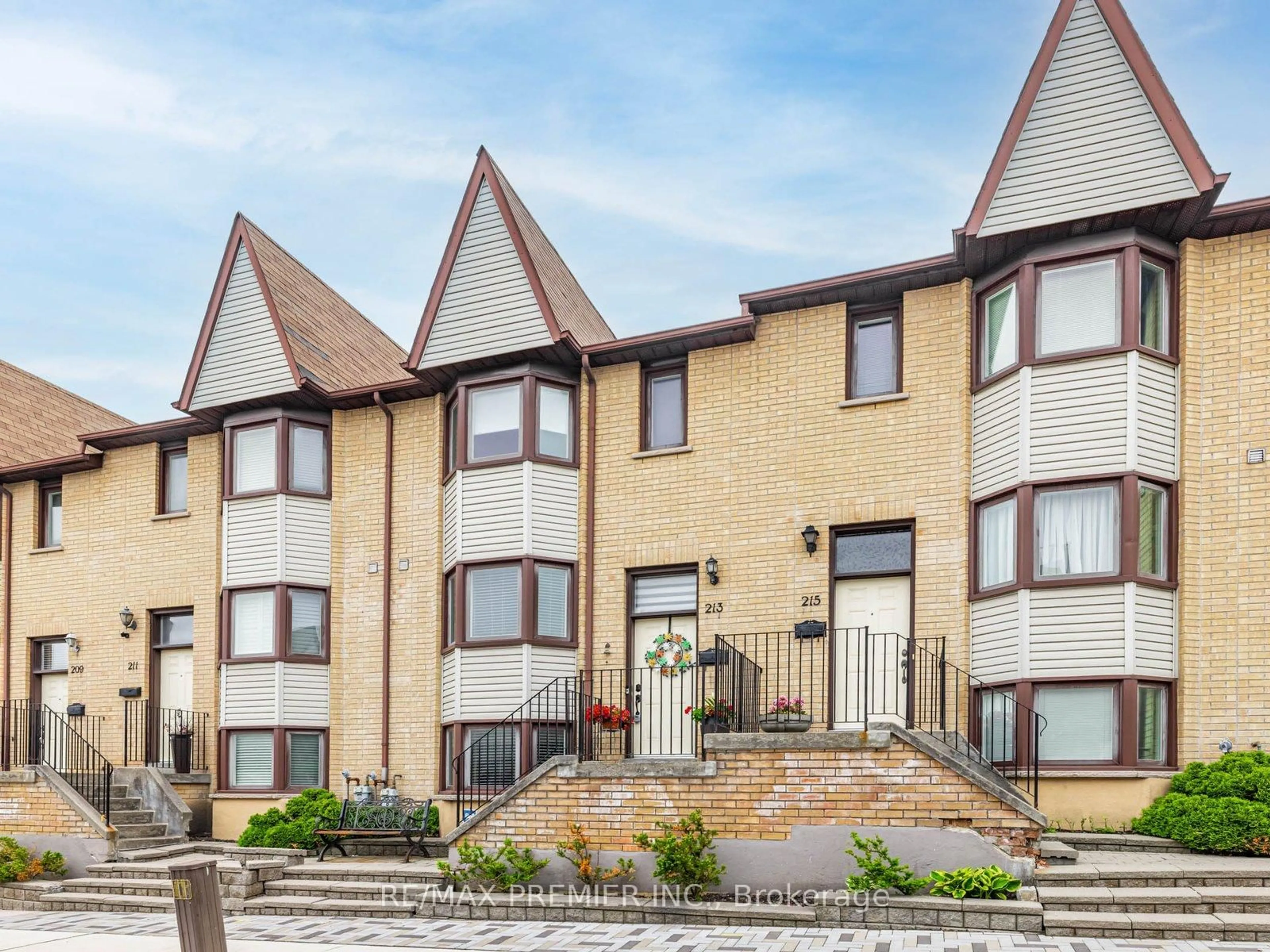 Unknown for 213 Woodbridge Ave, Vaughan Ontario L4L 2T1