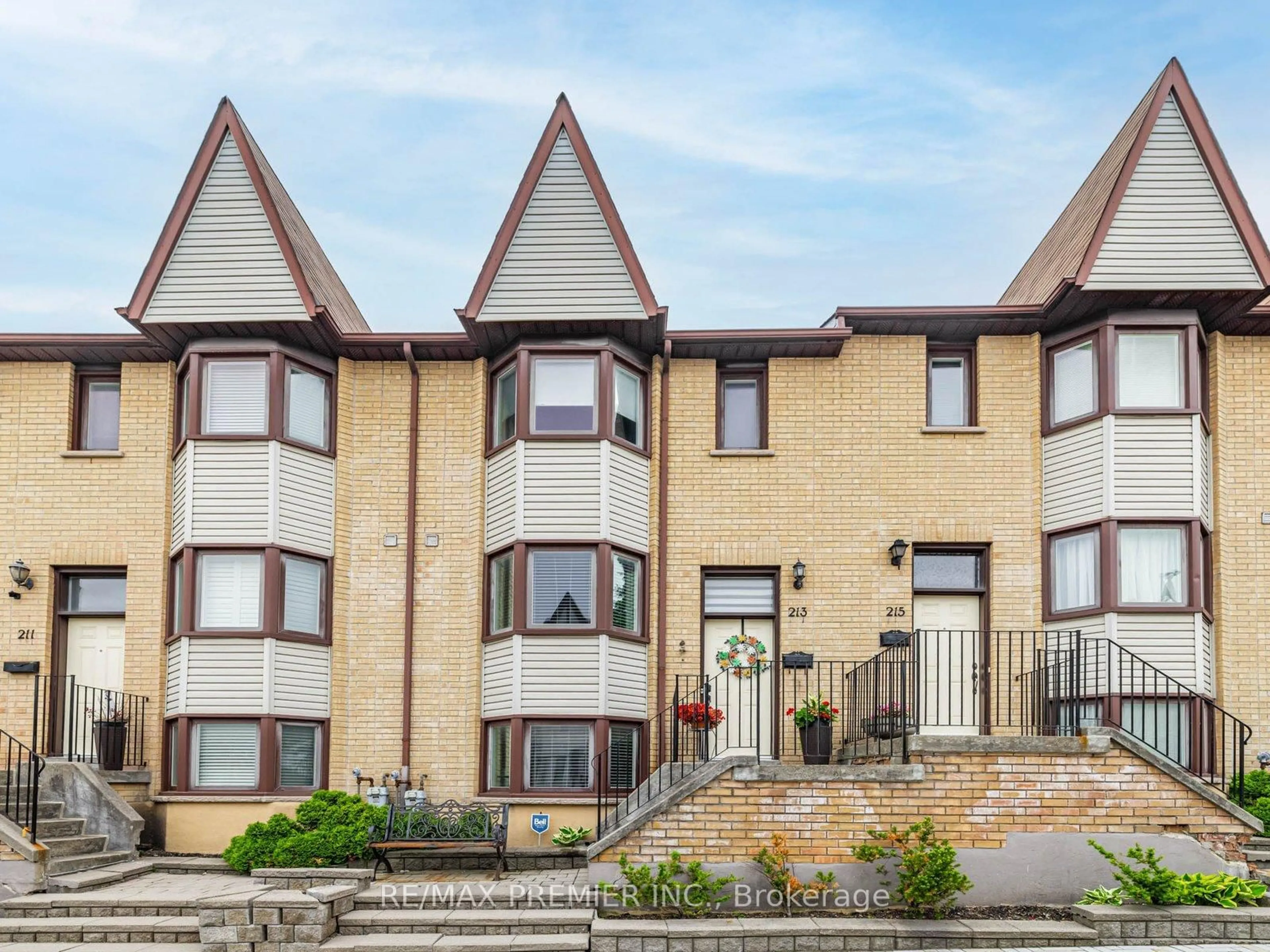Unknown for 213 Woodbridge Ave, Vaughan Ontario L4L 2T1