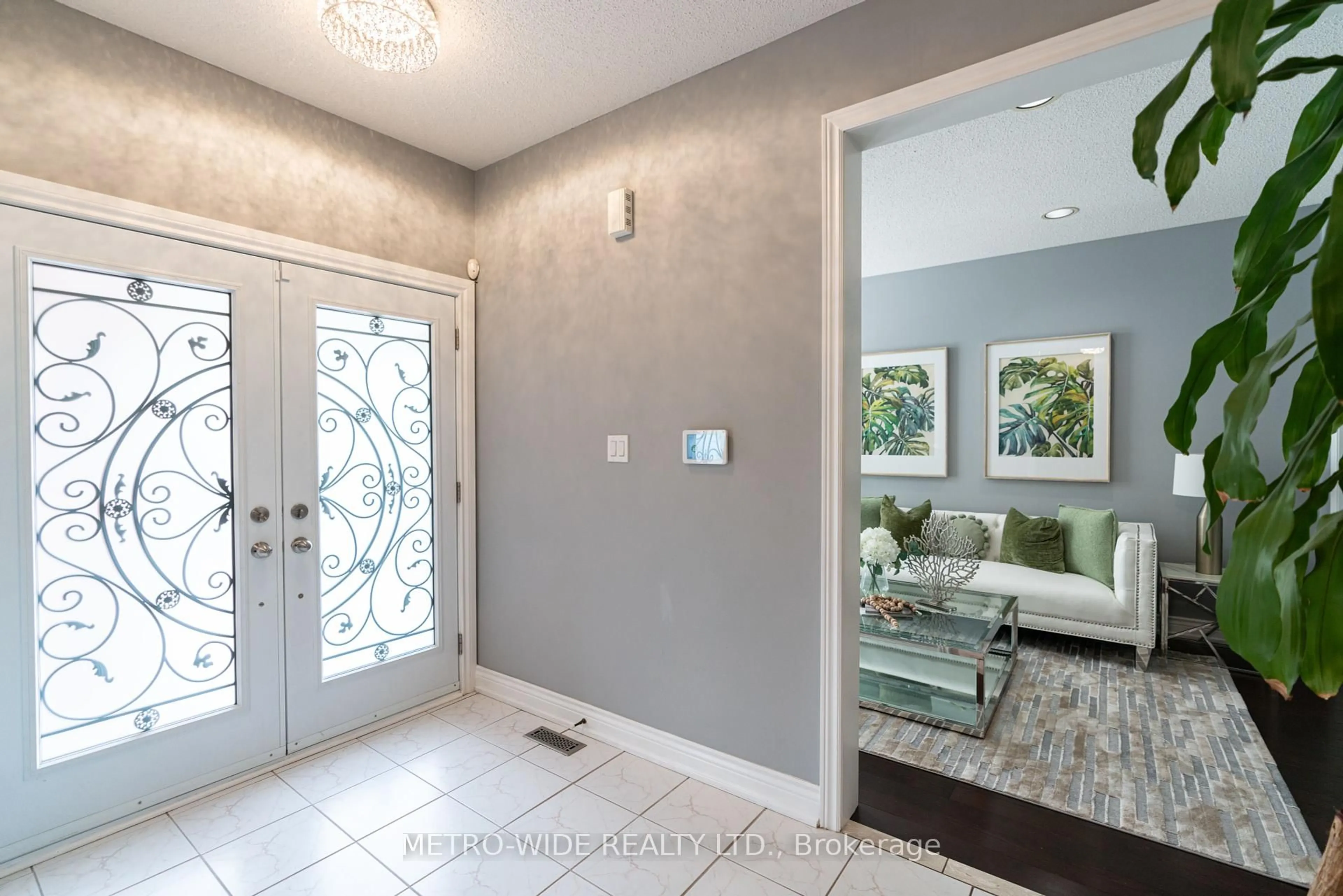 Indoor entryway for 52 Hepburn St, Markham Ontario L3S 3Z9