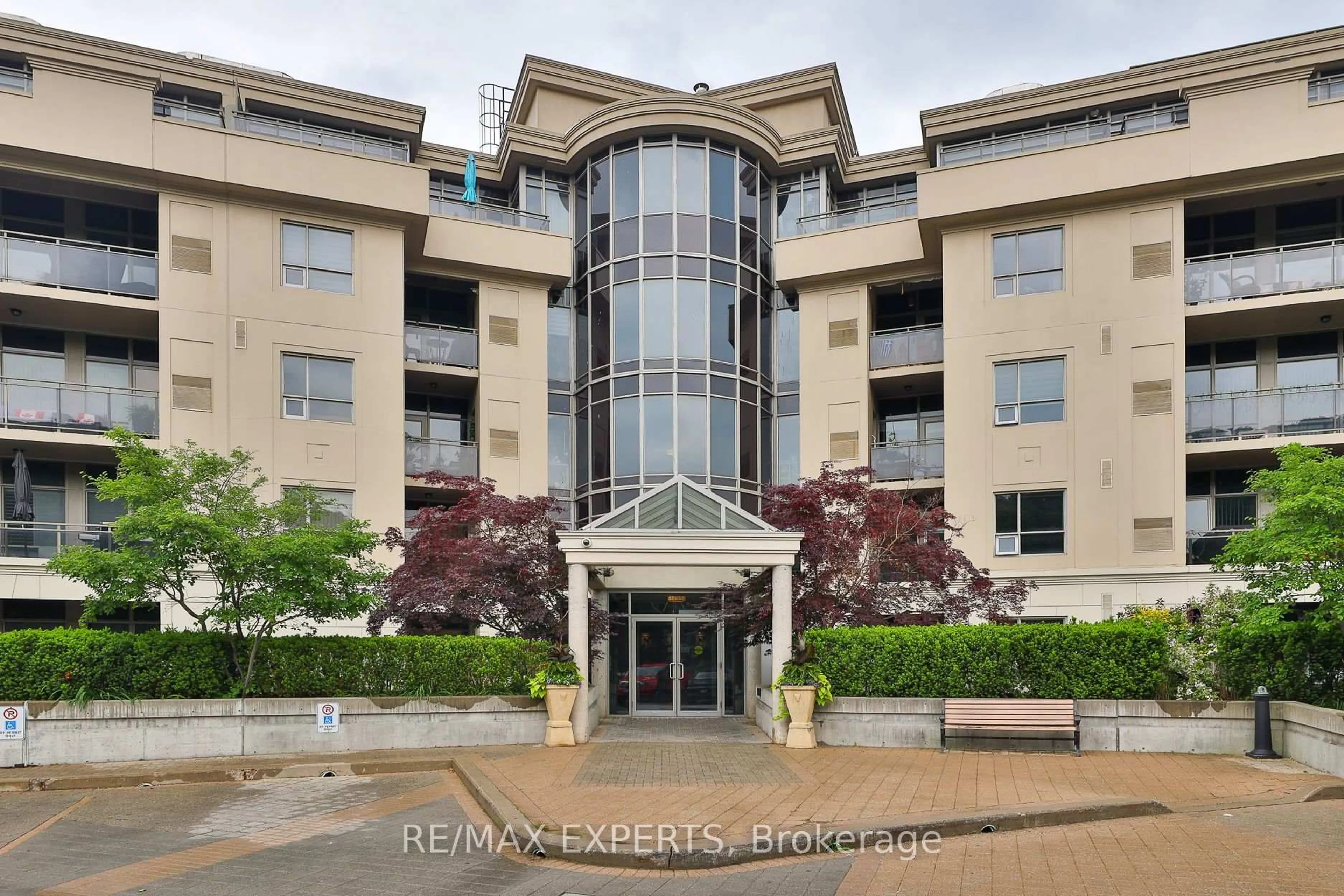 Indoor foyer for 8201 Islington Ave #319, Vaughan Ontario L4L 9S6