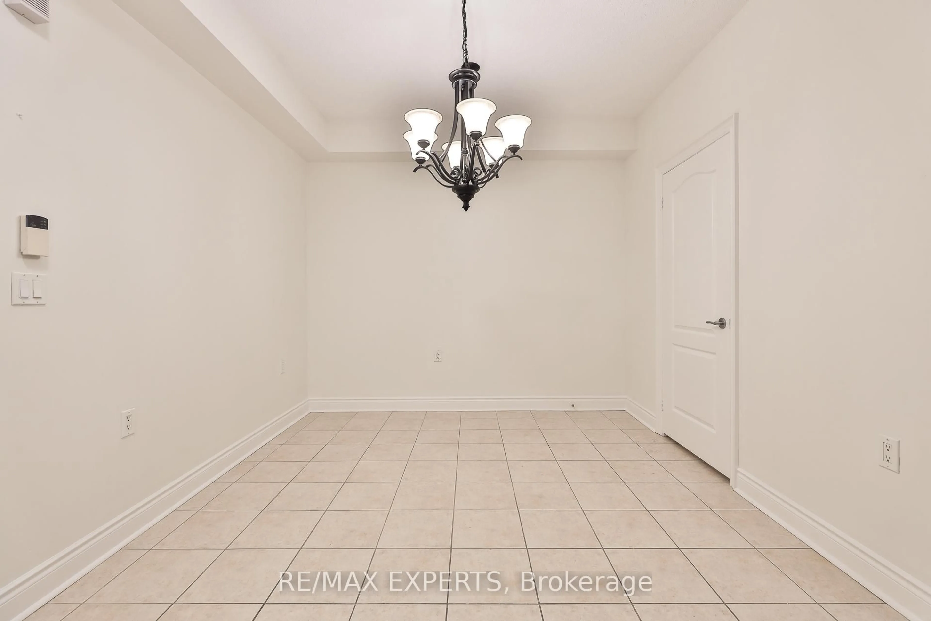 Indoor entryway for 8201 Islington Ave #319, Vaughan Ontario L4L 9S6