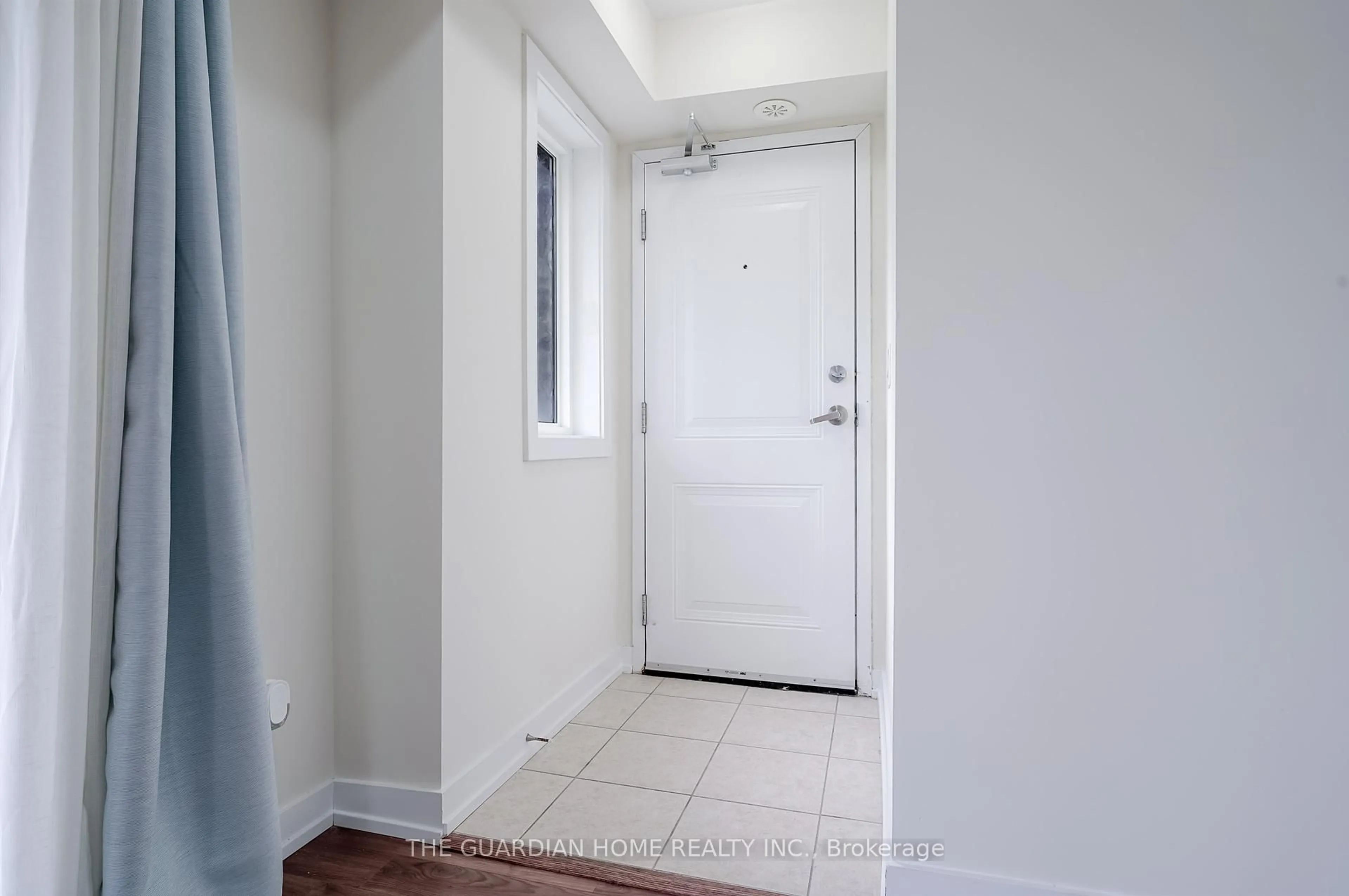 Indoor entryway for 10 Dunsheath Way #202, Markham Ontario L6B 1N3