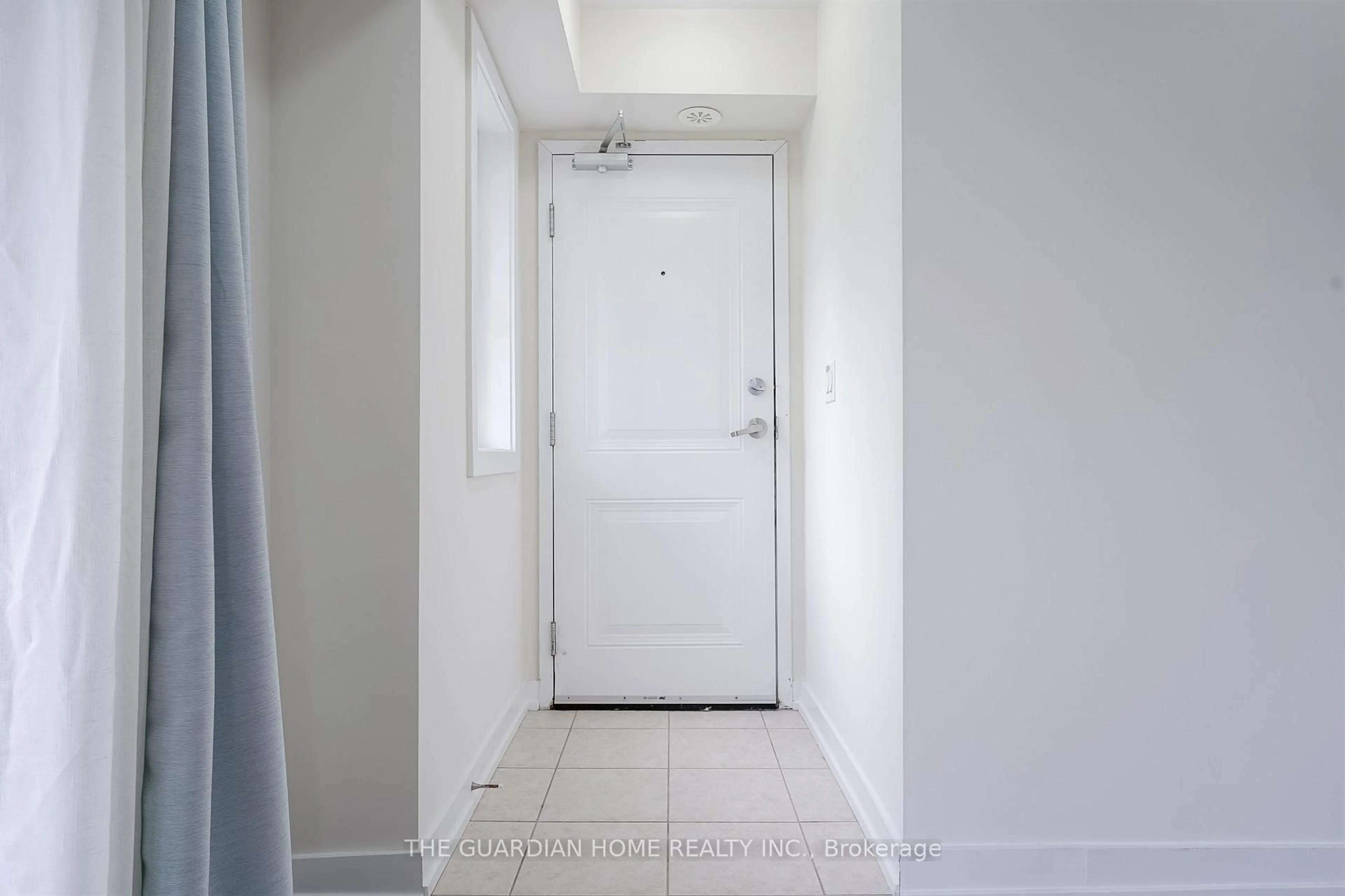 Indoor entryway for 10 Dunsheath Way #202, Markham Ontario L6B 1N3