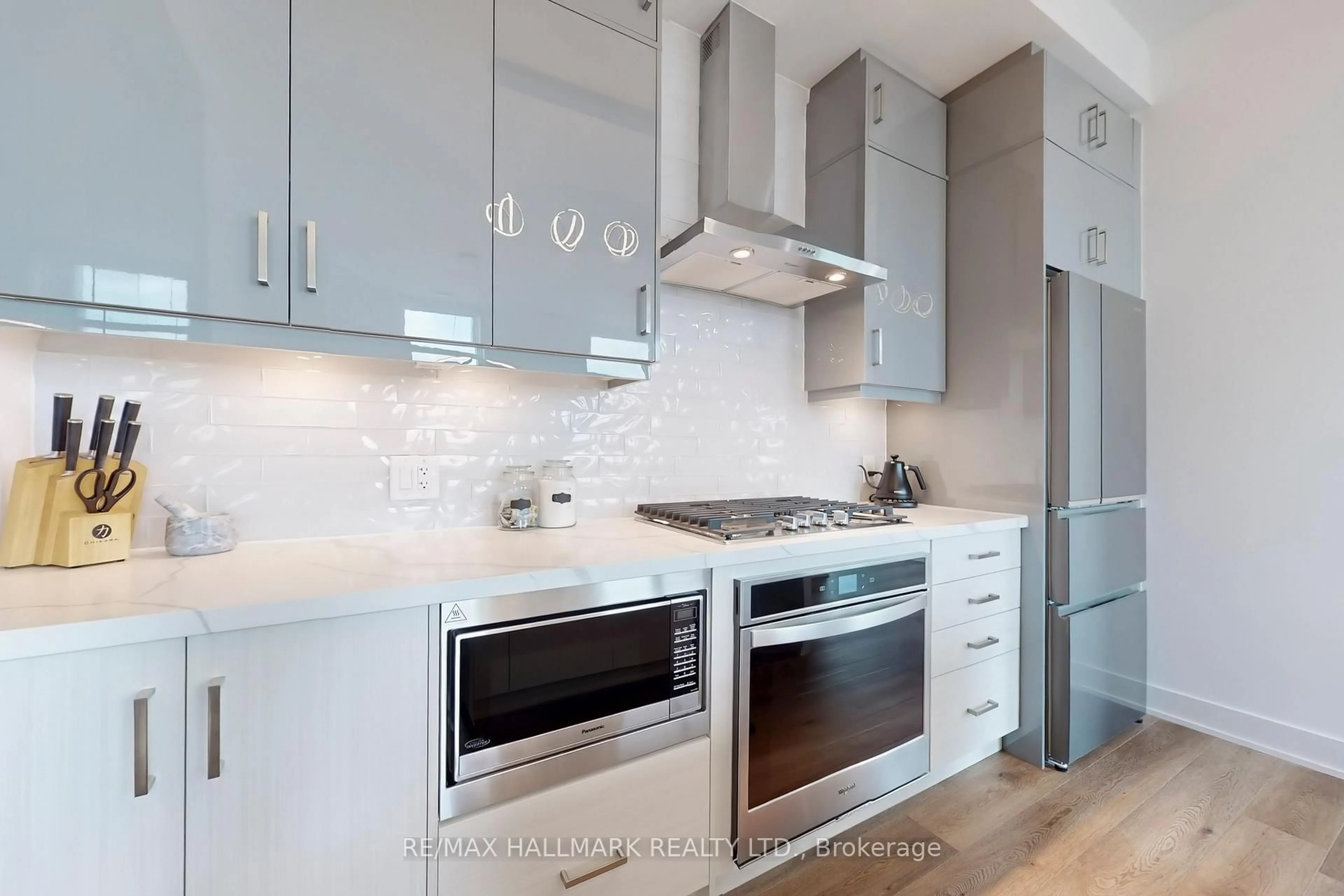 Contemporary kitchen, unknown for 11782 Ninth Line #PH 704, Whitchurch-Stouffville Ontario L4A 5E9