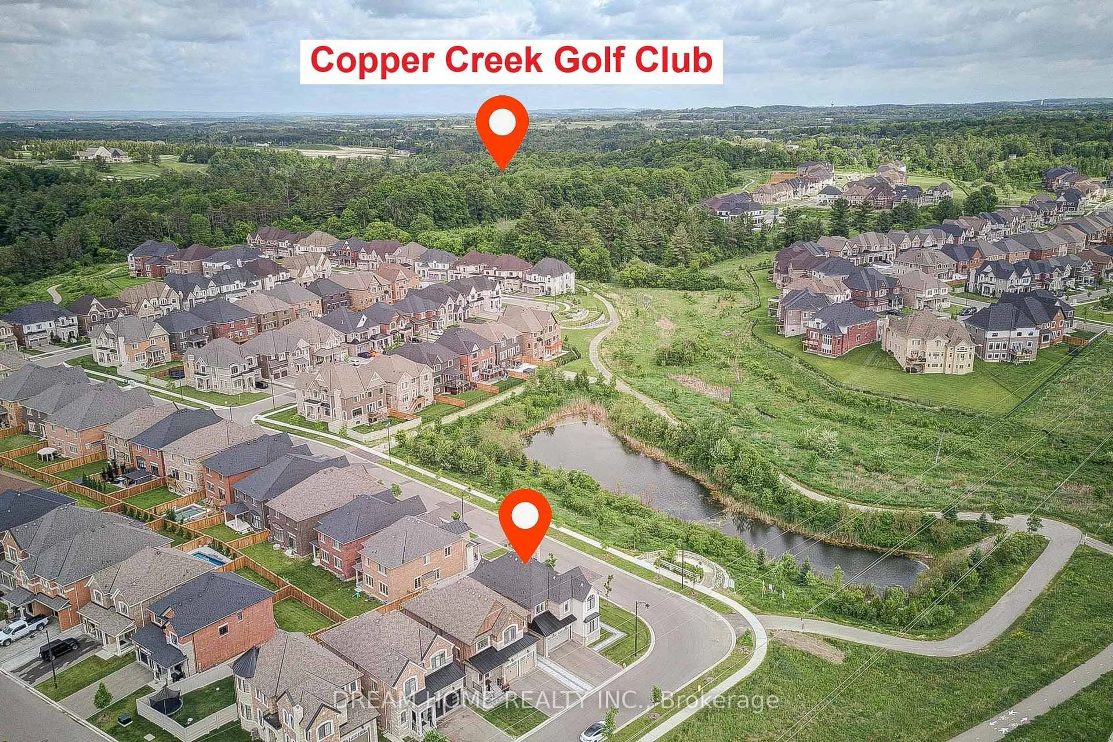 A pic from outside/outdoor area/front of a property/back of a property/a pic from drone, street for 82 Chorus Cres, Vaughan Ontario L4H 4W3