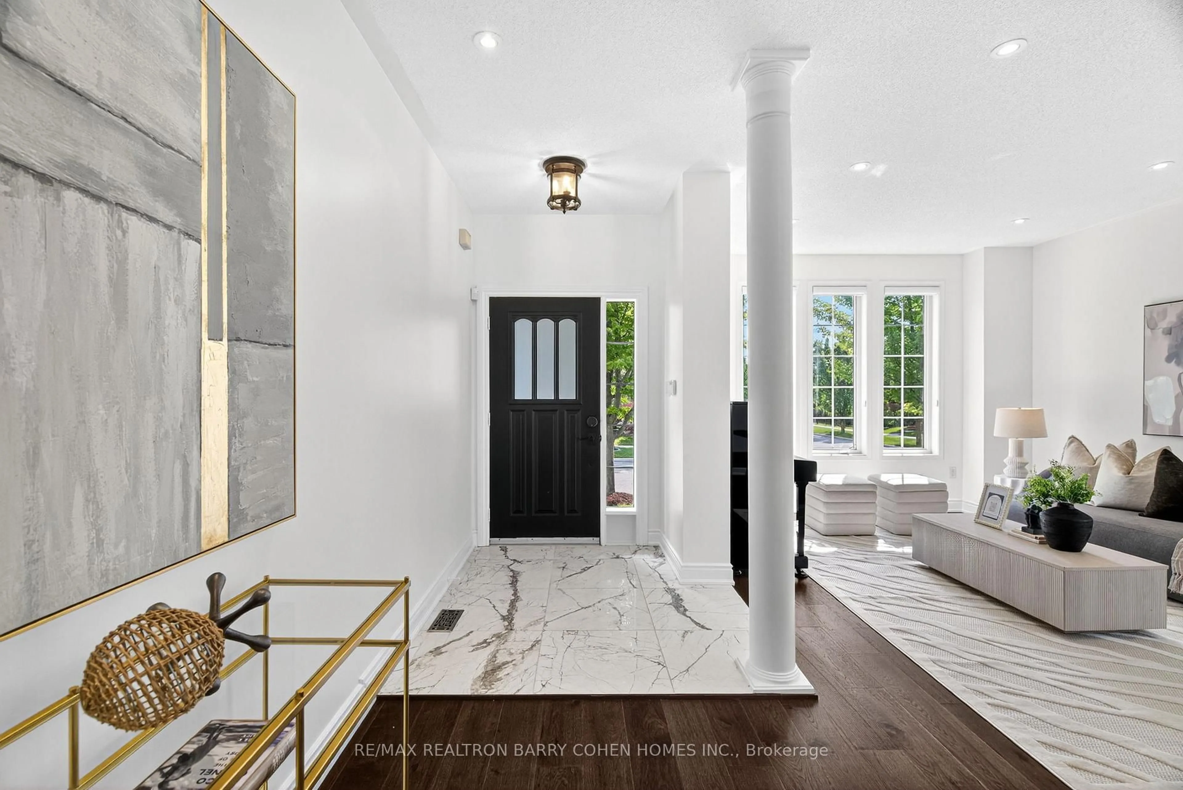 Indoor entryway for 16 Moraine Ridge Dr, Richmond Hill Ontario L4E 4S8