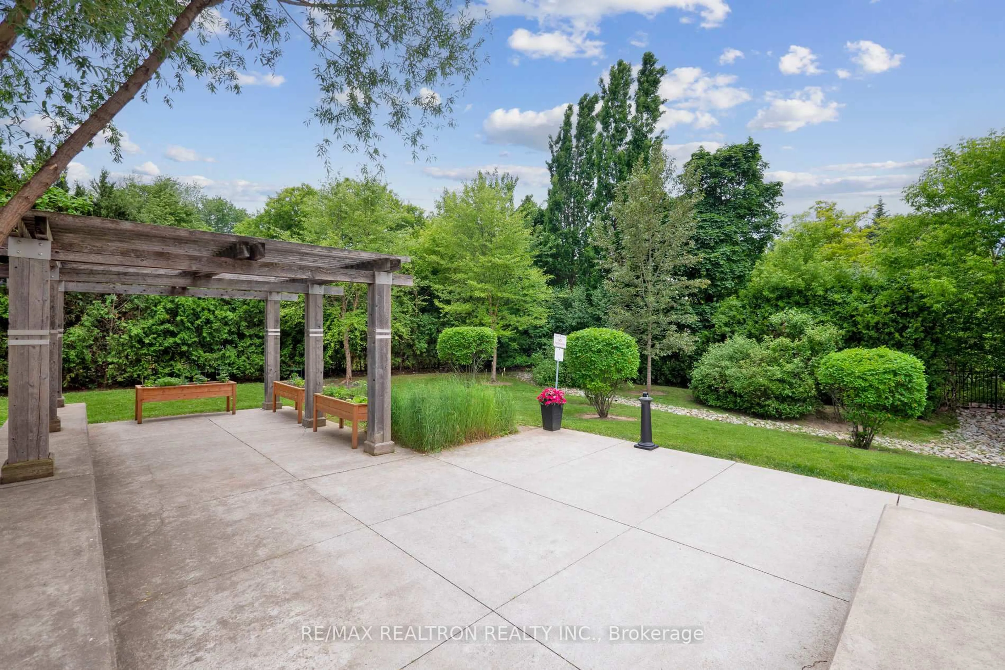Patio, water/lake/river/ocean view for 7608 Yonge St #312, Vaughan Ontario L4J 0J5