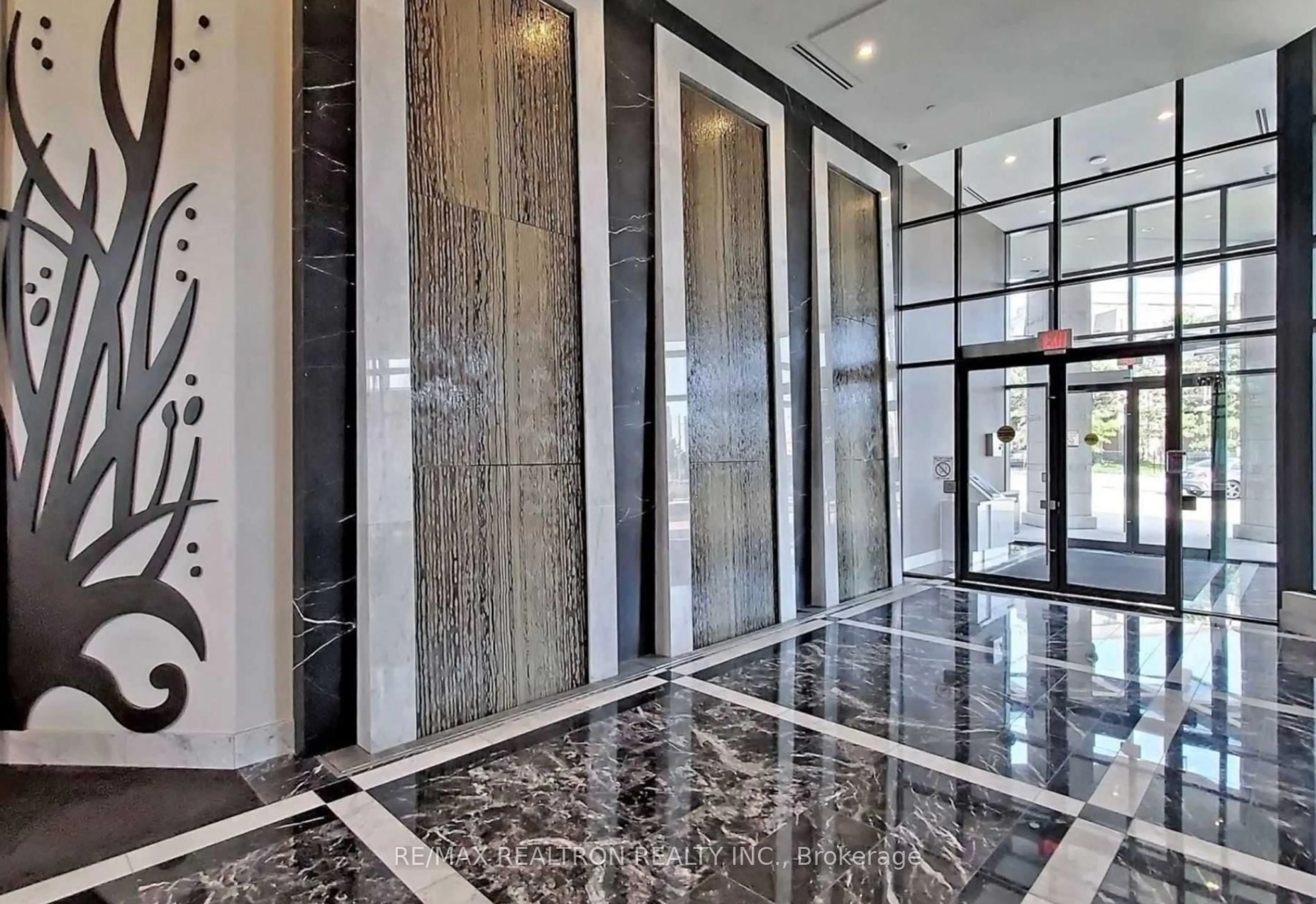 Indoor foyer for 7608 Yonge St #312, Vaughan Ontario L4J 0J5