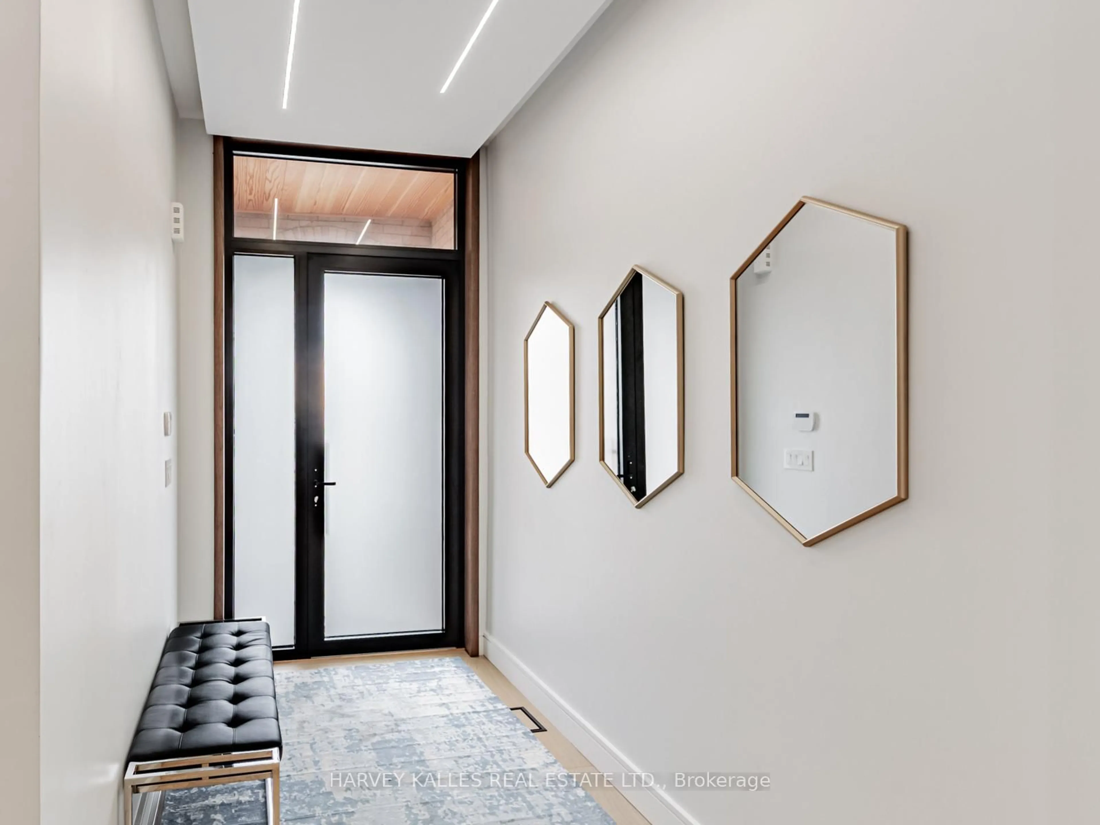 Indoor entryway for 128 Kingsbridge Circ, Vaughan Ontario L4J 8P2
