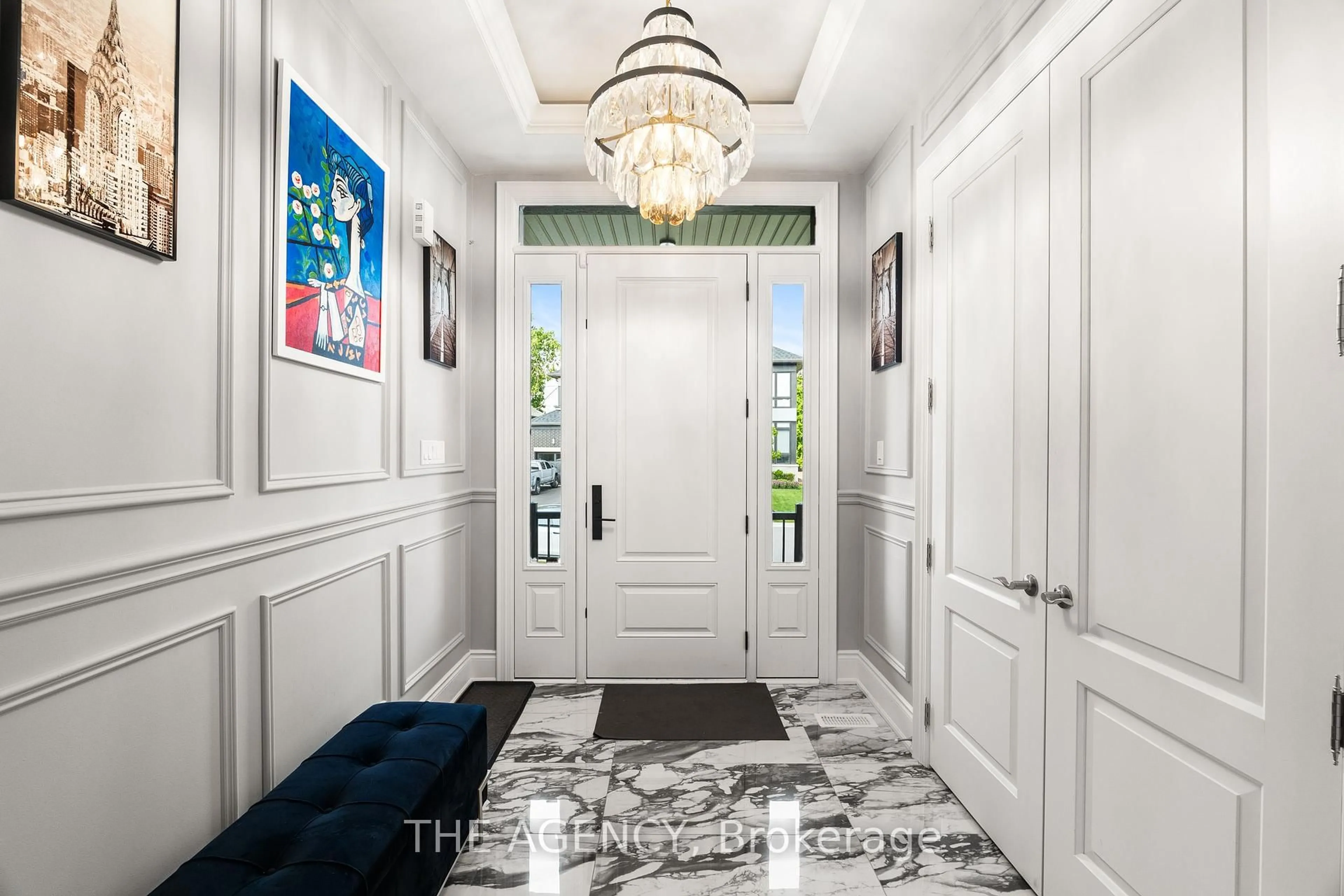 Indoor entryway for 2 Lake Lenora Ave, King Ontario L7P 0P7
