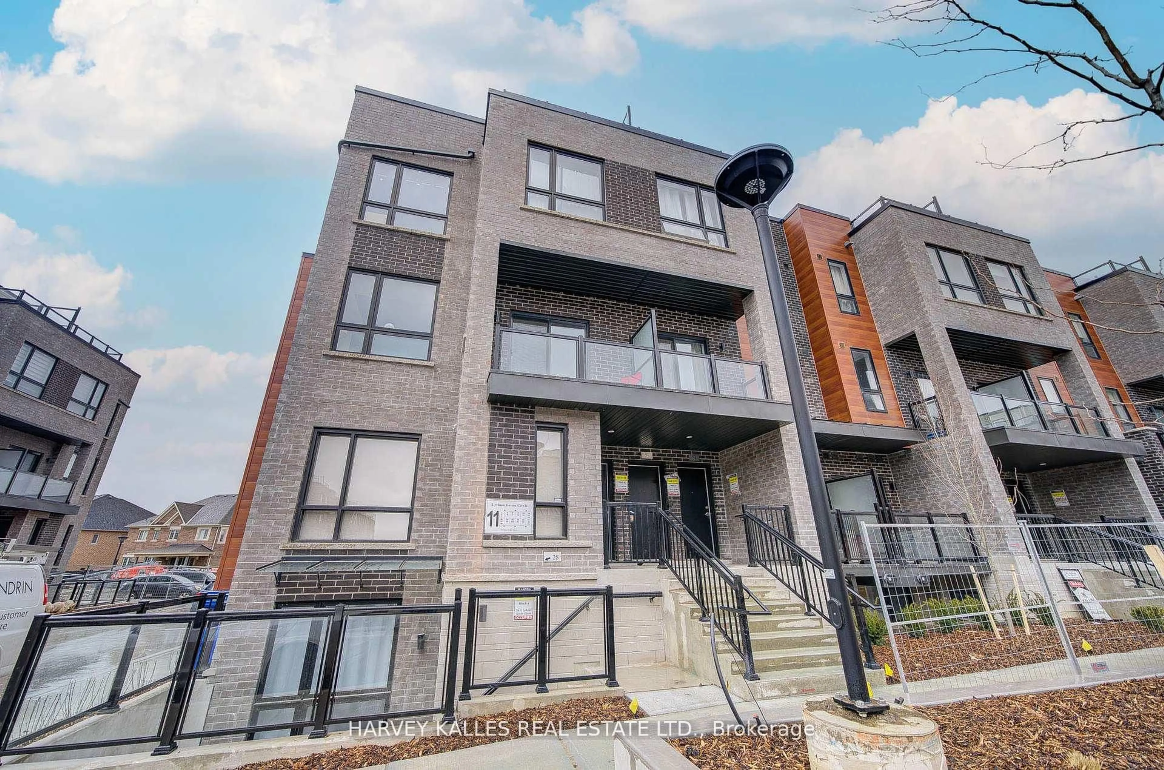 Home with brick exterior material, street for 12-24 Lytham Green Circ #257, Newmarket Ontario L3Y 0H4