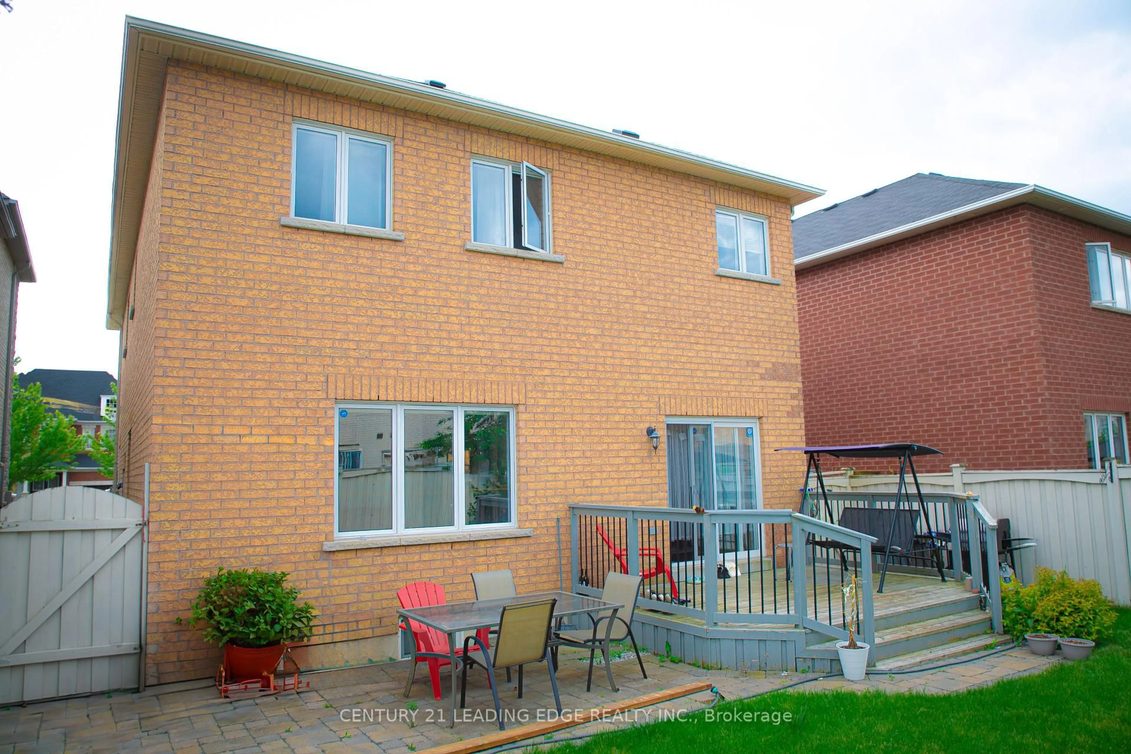 Patio, street for 112 Lormel Gate, Vaughan Ontario L4H 0C5