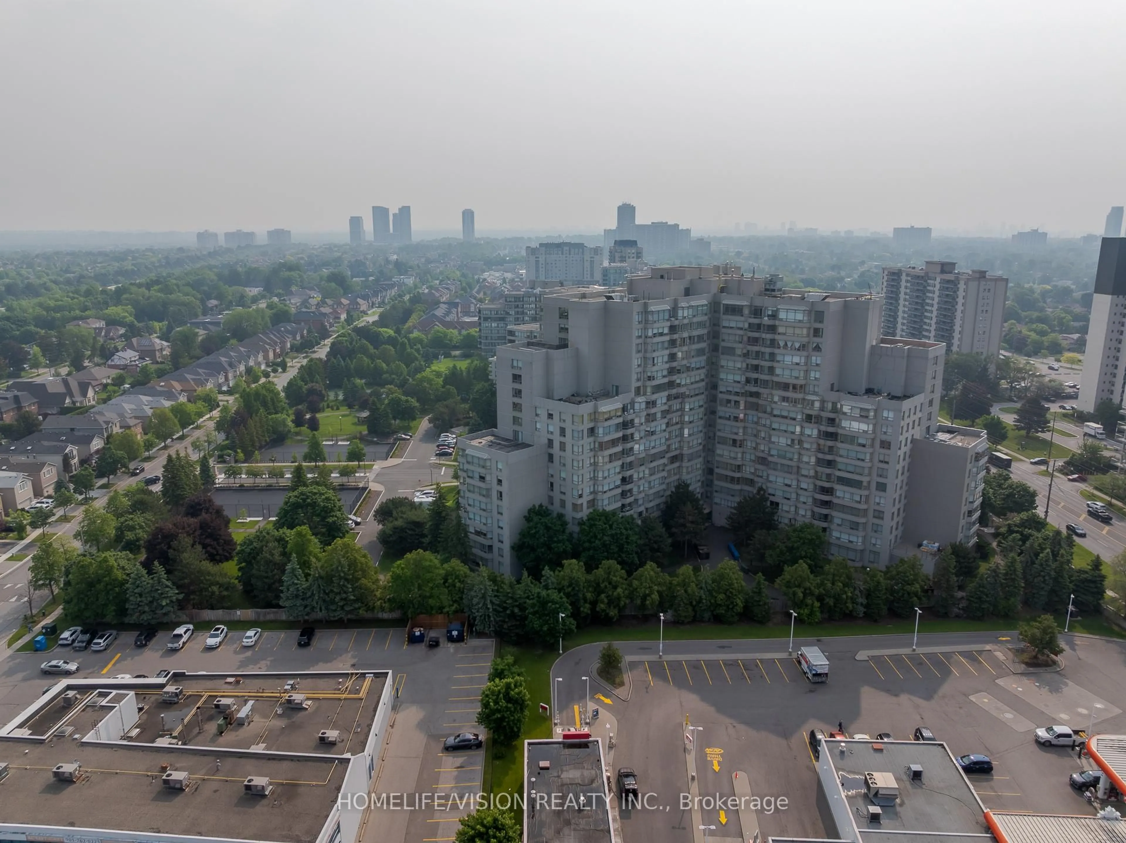Blurry image for 7 Townsgate Dr #413, Vaughan Ontario L4J 7Z9