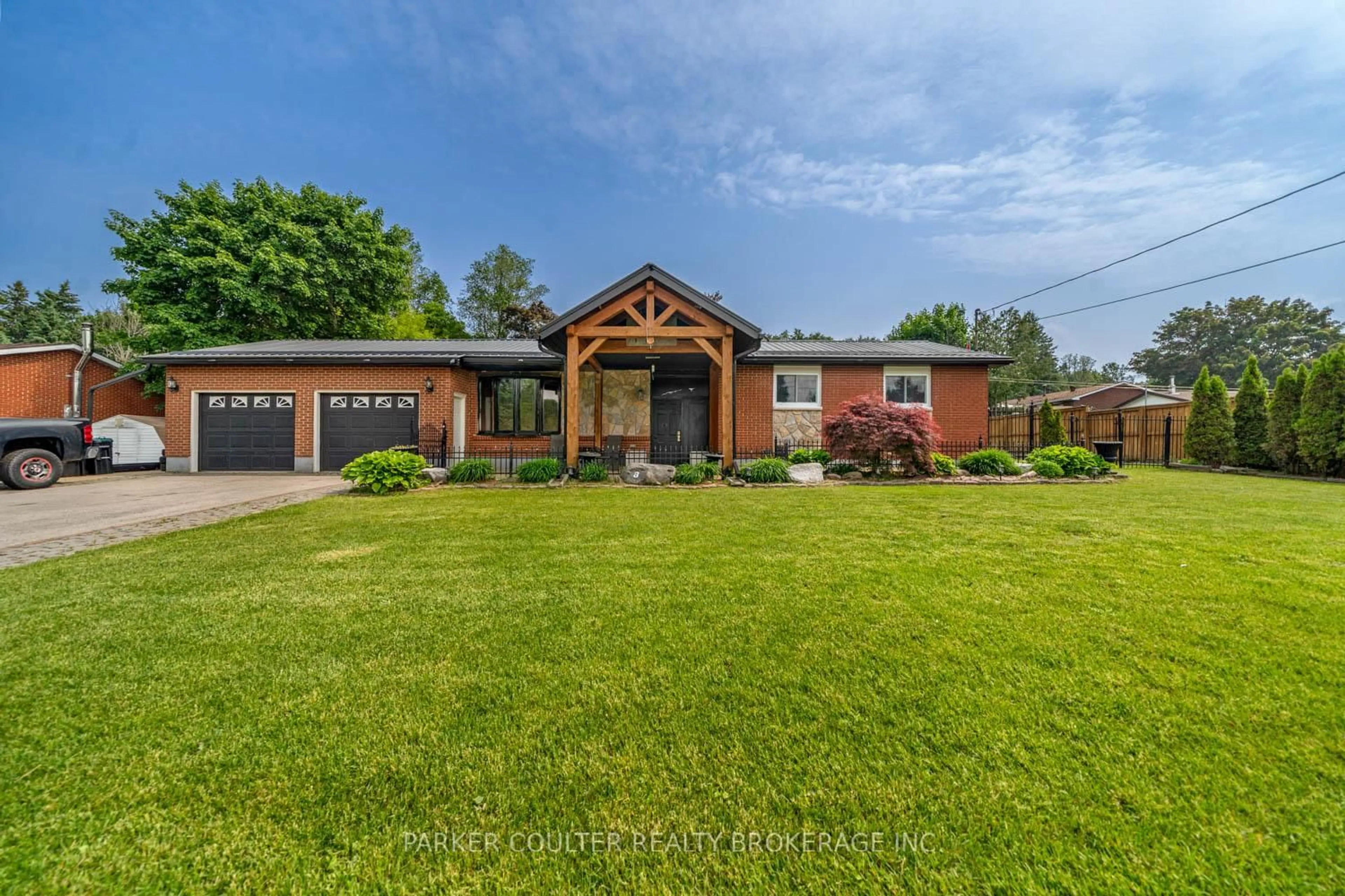 A pic from outside/outdoor area/front of a property/back of a property/a pic from drone, unknown for 8 Park Rd, Bradford West Gwillimbury Ontario L0G 1B0